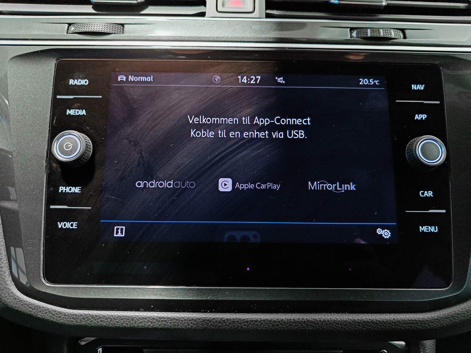 App-connect. Koble til mobilen over androidauto eller Apple CarPlay for å streame apper fra enheten.