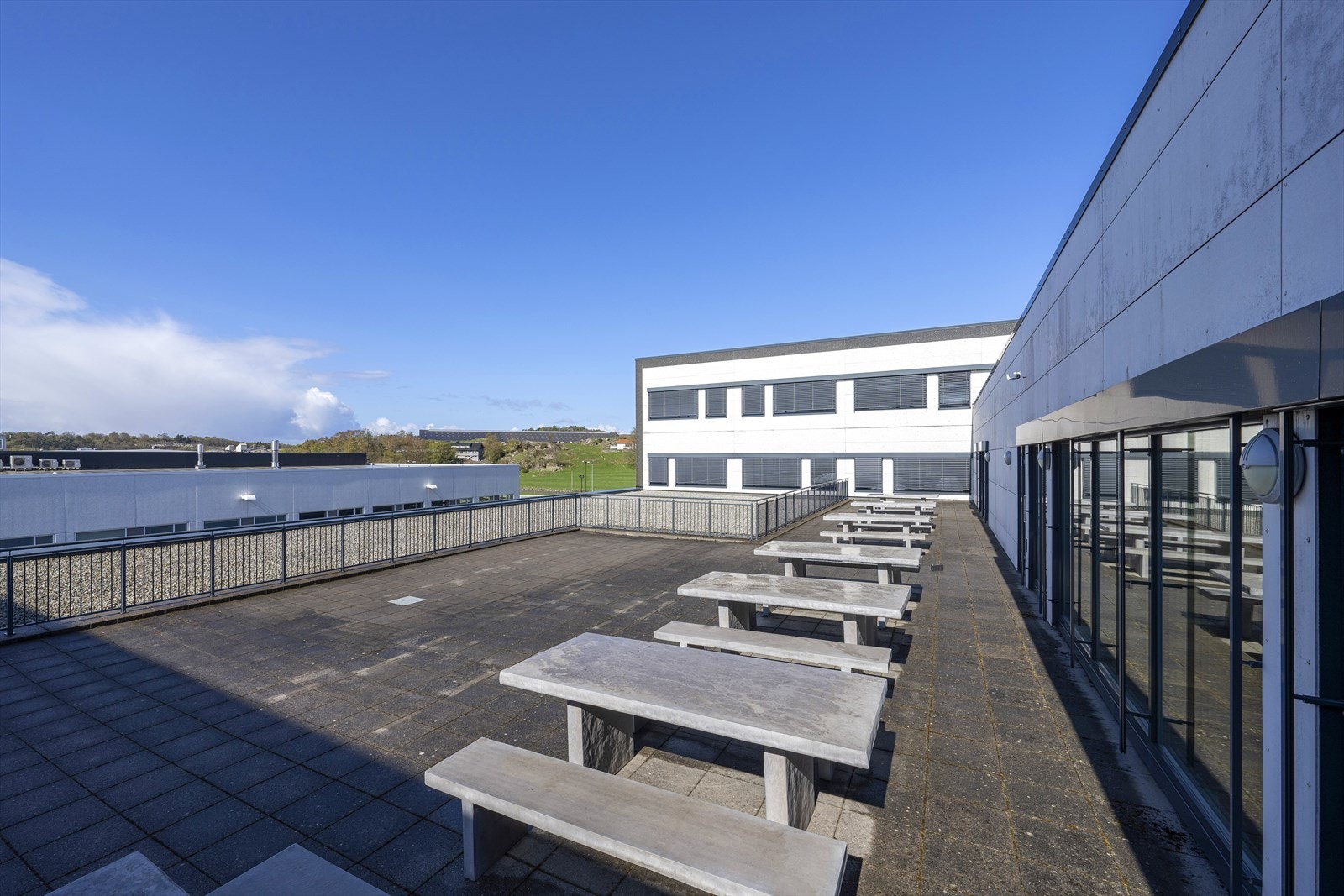 Terrasse ved Kantine Galleribilde