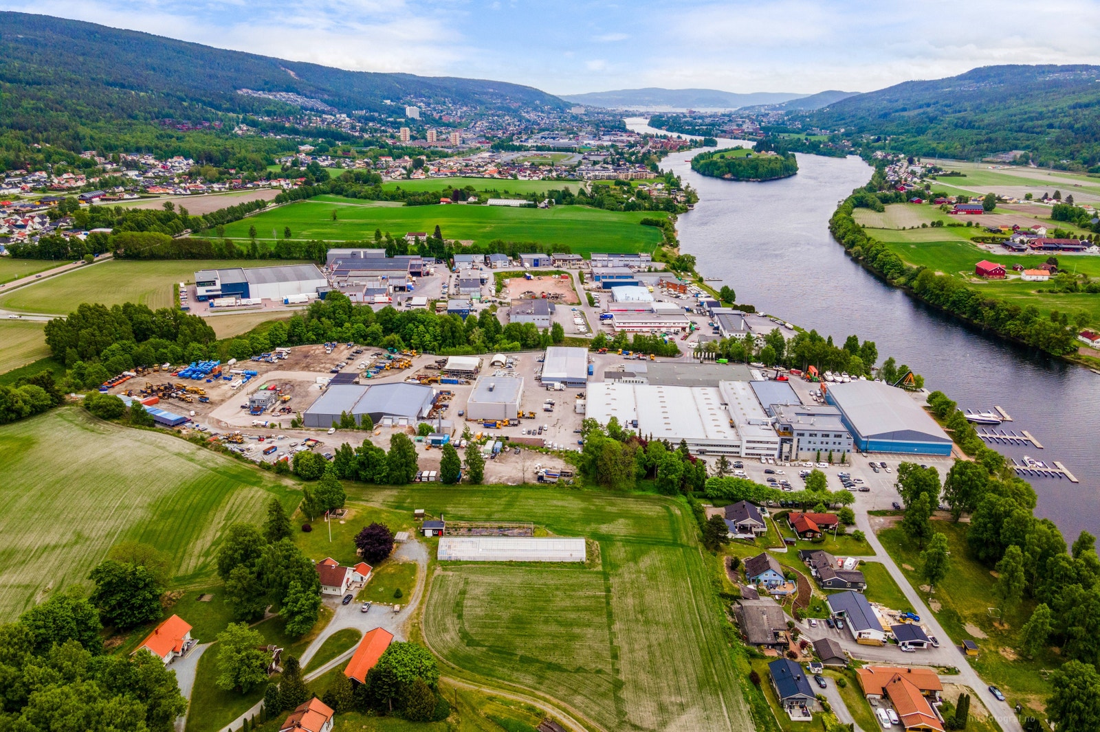 1 min til av/påkjøring RV 283 og 6-7 minutter til Drammen sentrum Galleribilde