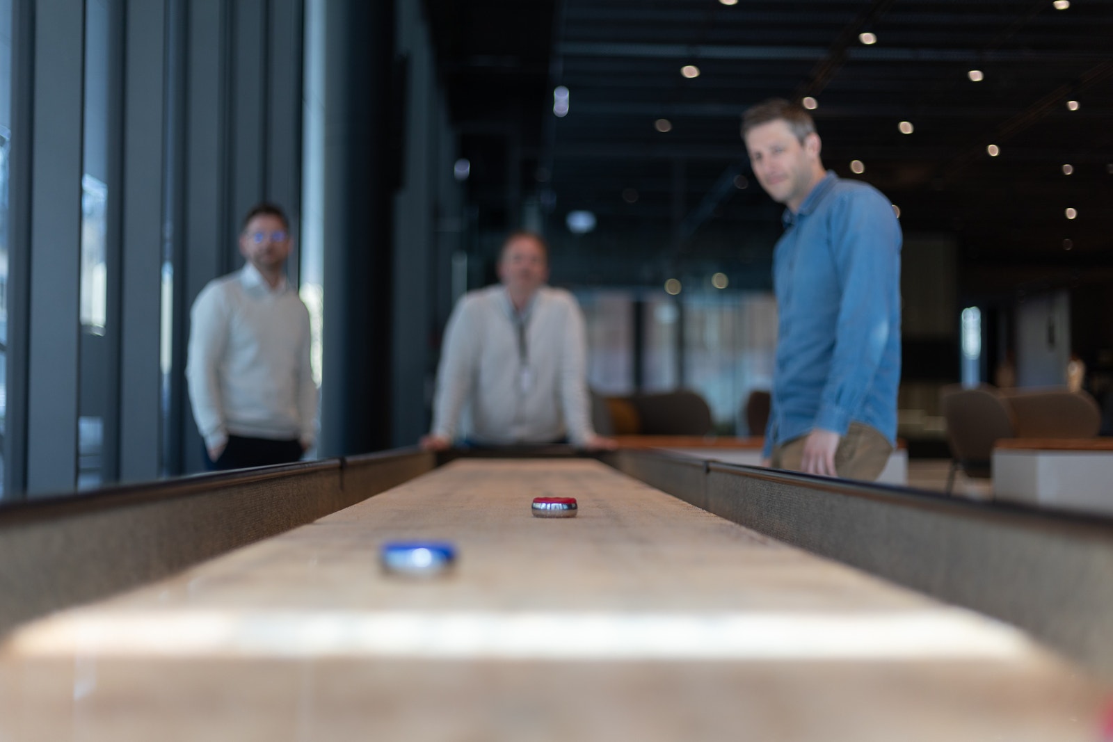 Sosial sone med shuffleboard Galleribilde