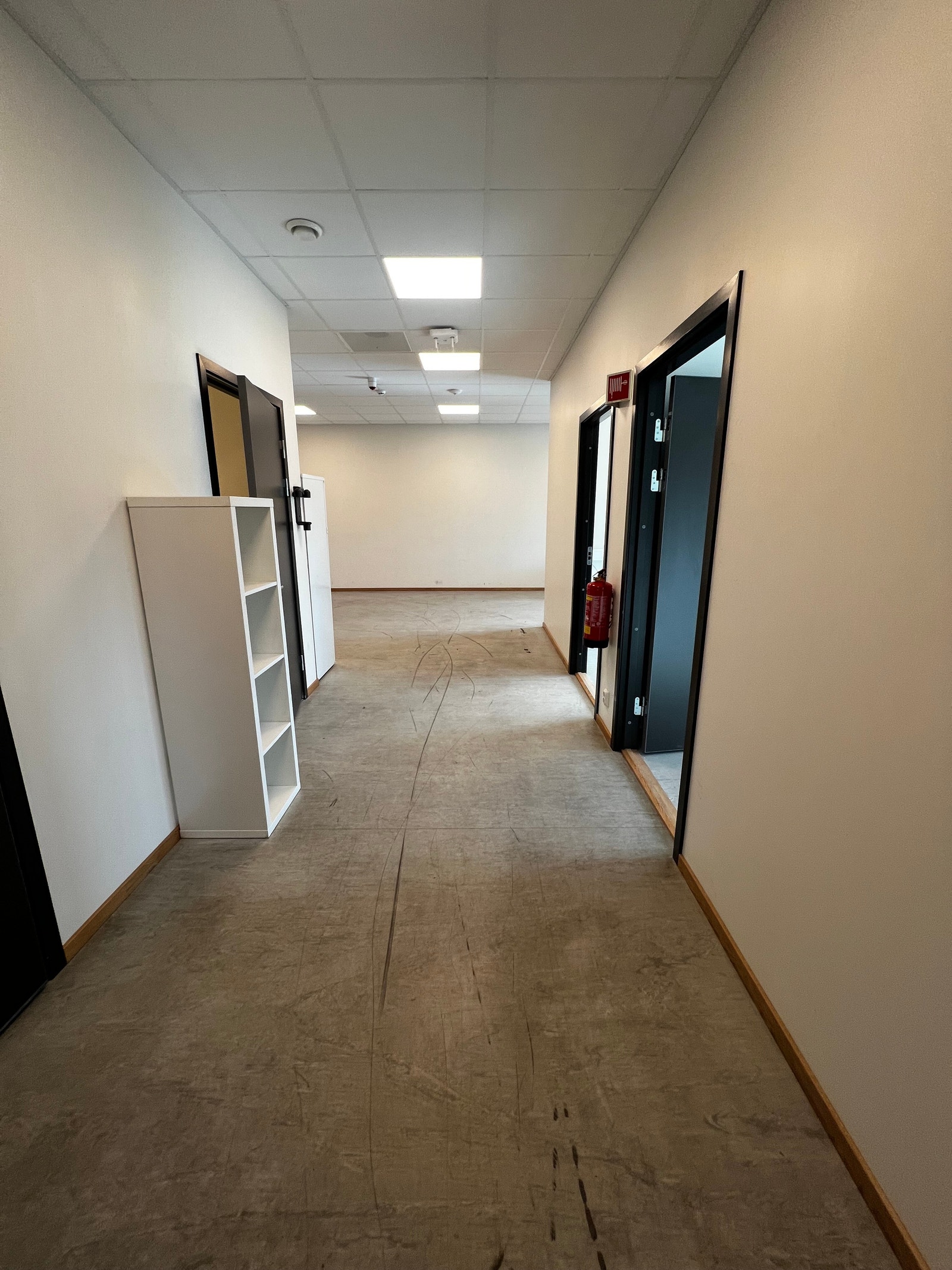 AKSEN A: ADMINISTRAJONSDEL. 2stk kontorer, sosial sone og 2 stk toaletter Galleribilde