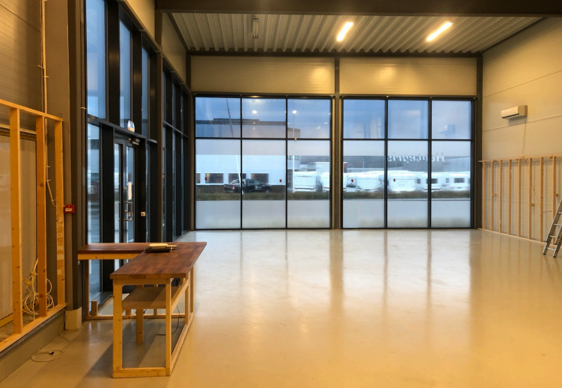 Showrommet er per i dag skilt av med lettvegger Galleribilde