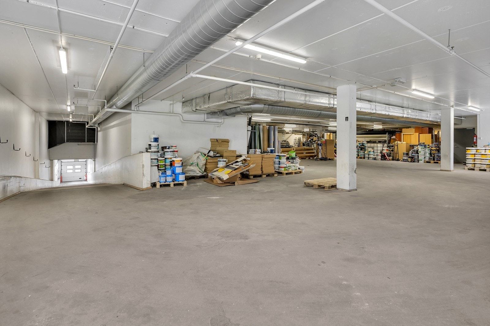 Kjørerampe fra gateplan Galleribilde