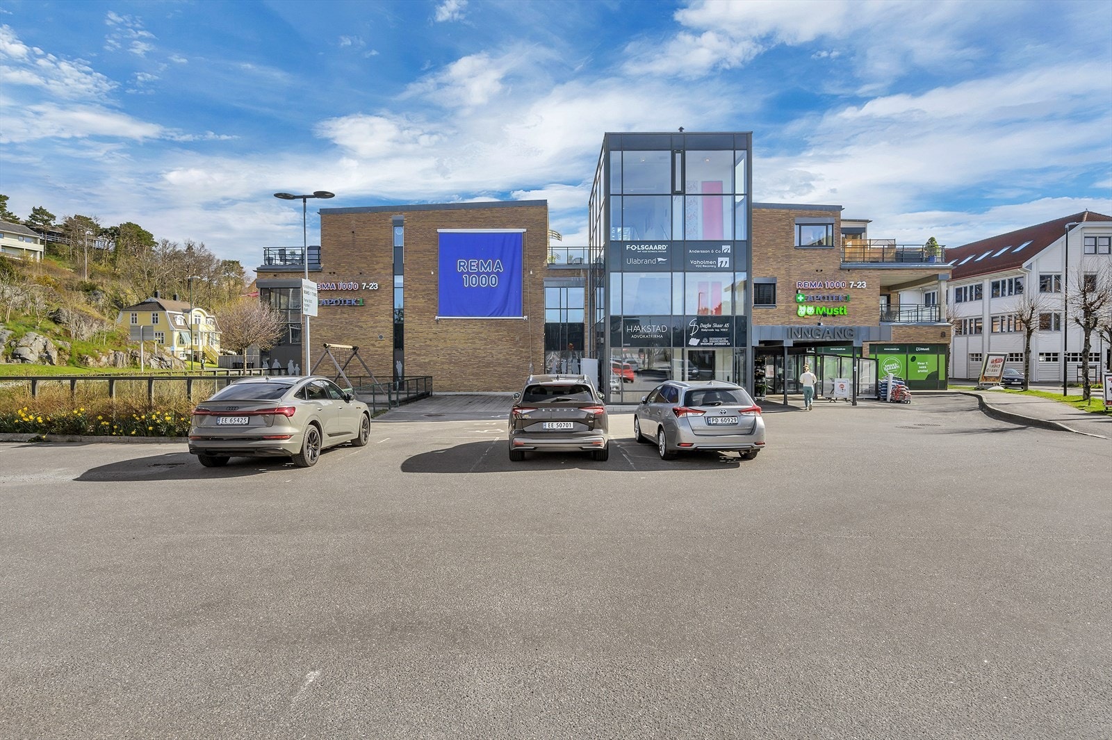 Moderne næringsbygg med sentral beliggenhet. Galleribilde