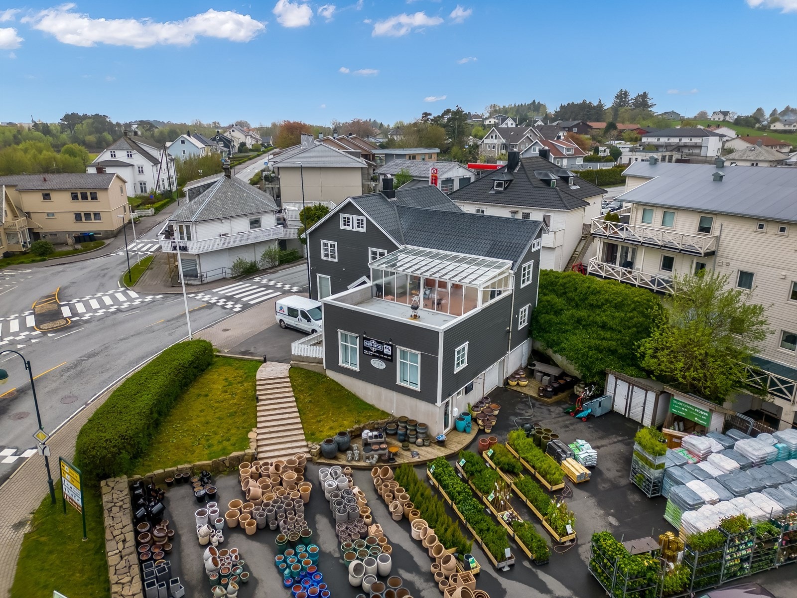 Butikk og lager midt i Vanse. Galleribilde