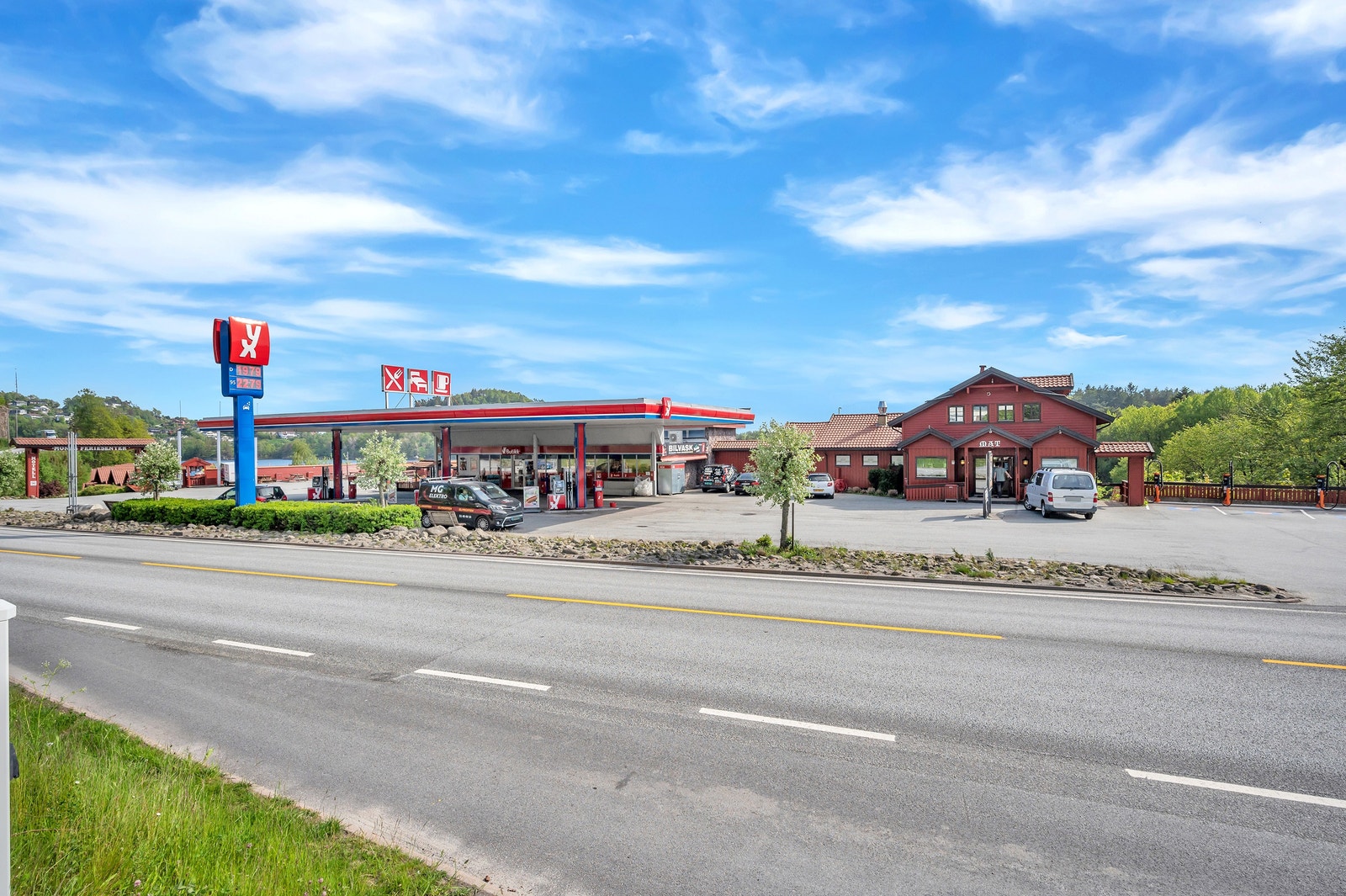 Mones Bensin/Vertshus Galleribilde