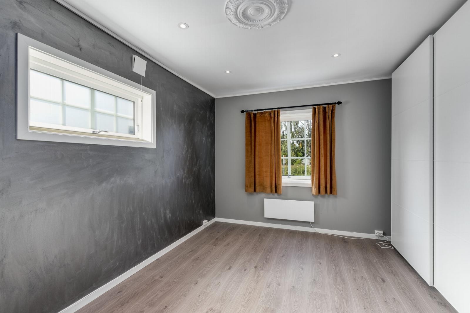 Kontor 2 med plass til overnatting Galleribilde