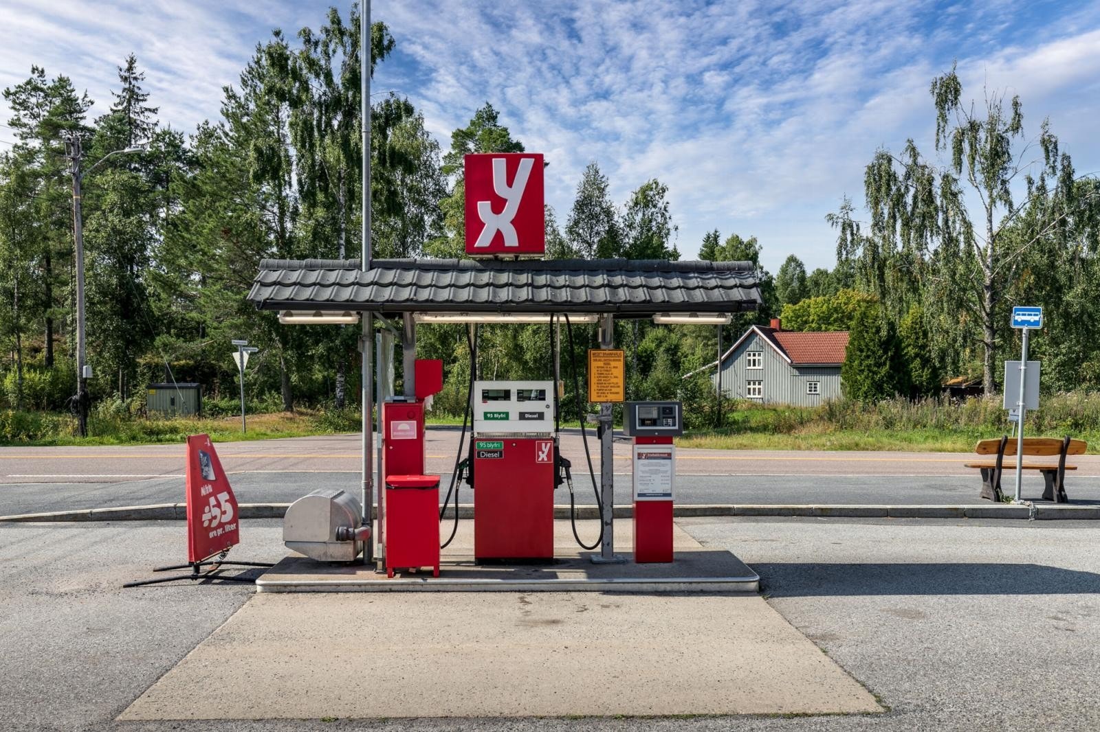 På eiendommen ligger en XY drivstoffpumpe som gir litt ekstra inntekt. Galleribilde