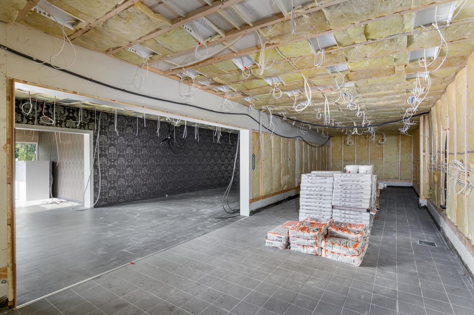 Flere uinnredet rom med plass til oppbevaring m.m. Galleribilde