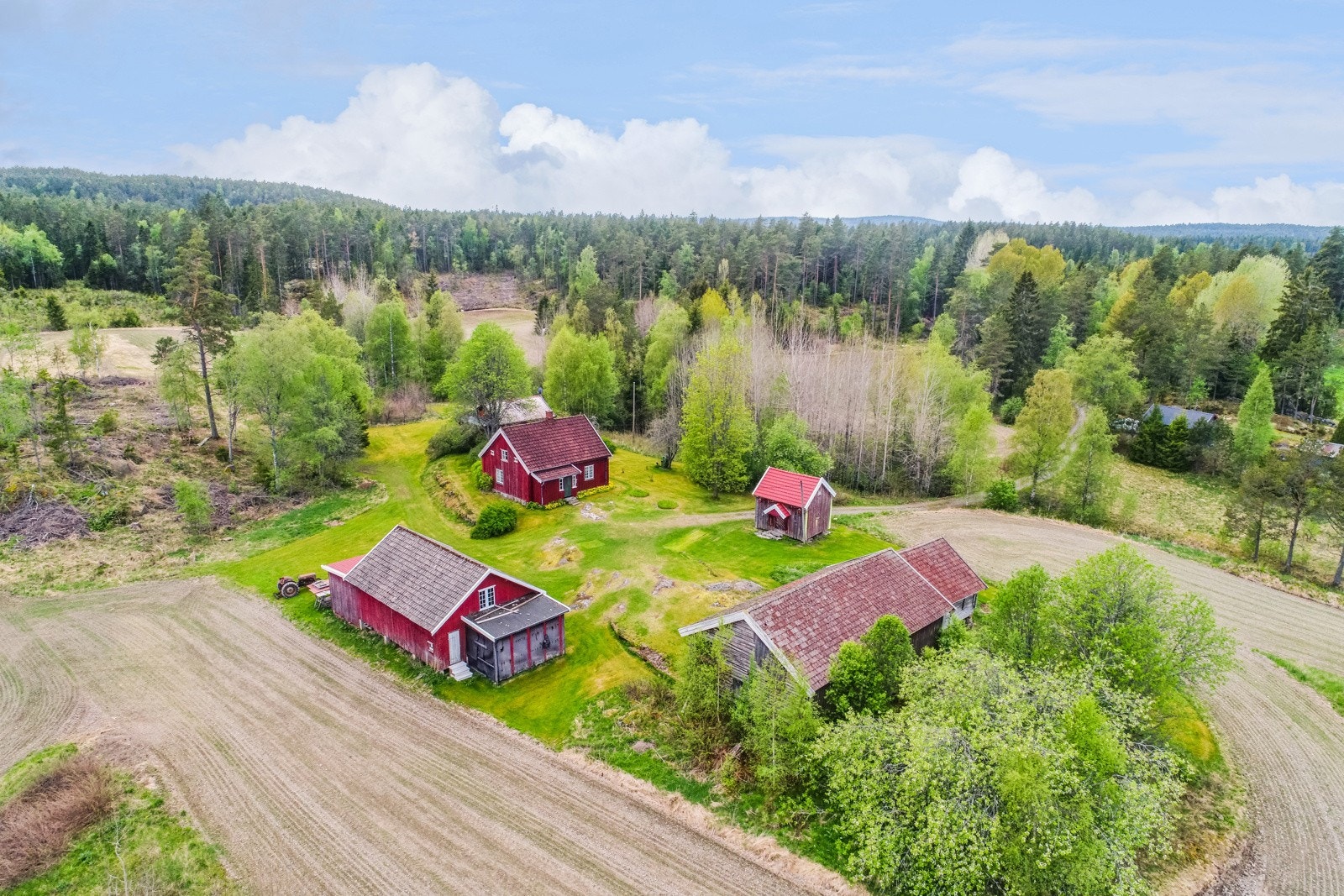Velkommen til Tiuren gård, et sjarmerende småbruk i rolige omgivelser Galleribilde