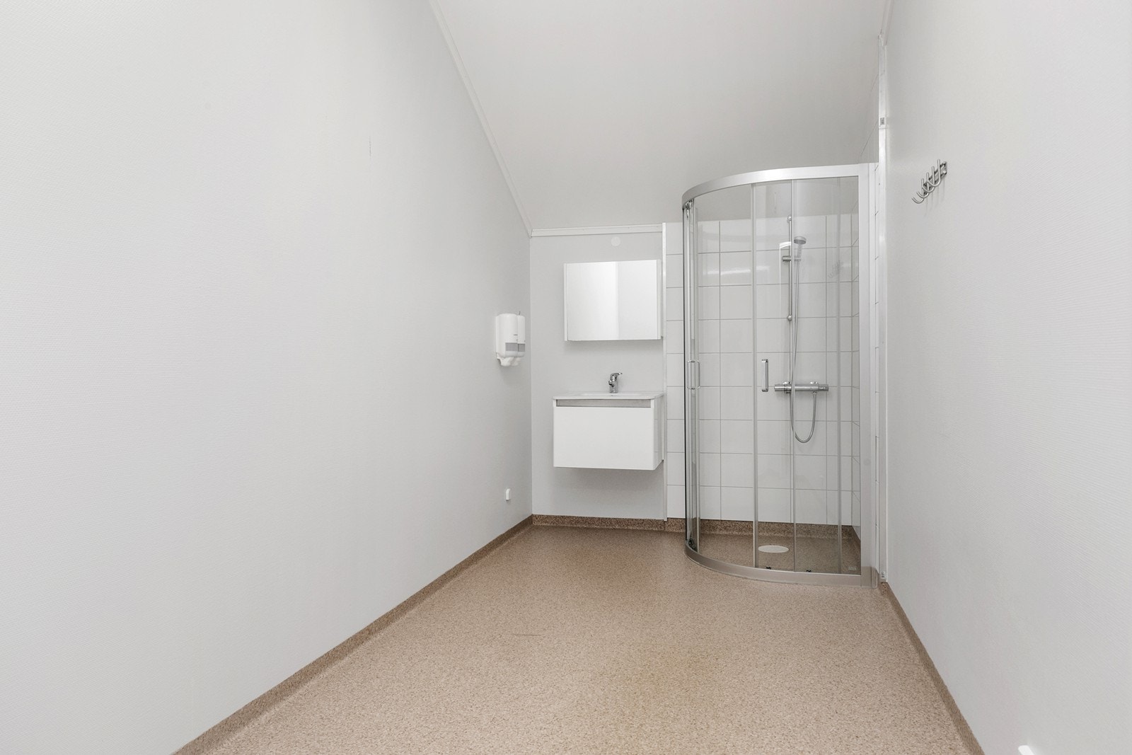 2 garderober med dusj og omklendingsmuligheter. Galleribilde