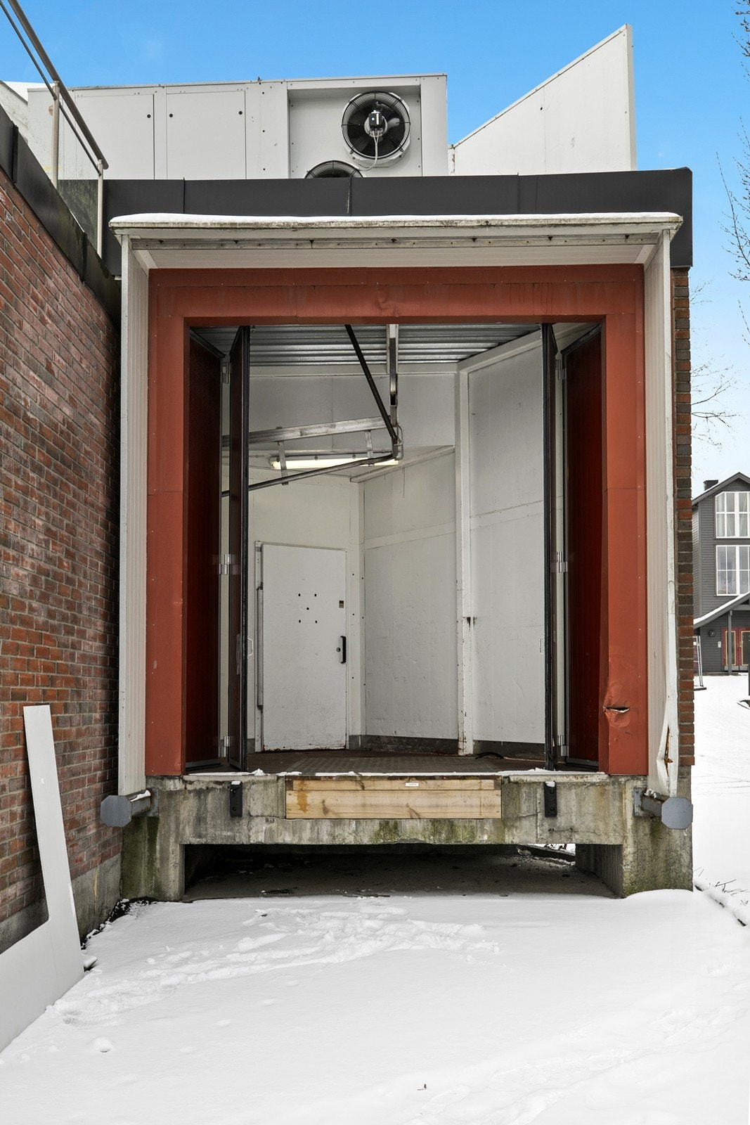 Lasterampe for enkel tilkjøring av varer. Galleribilde