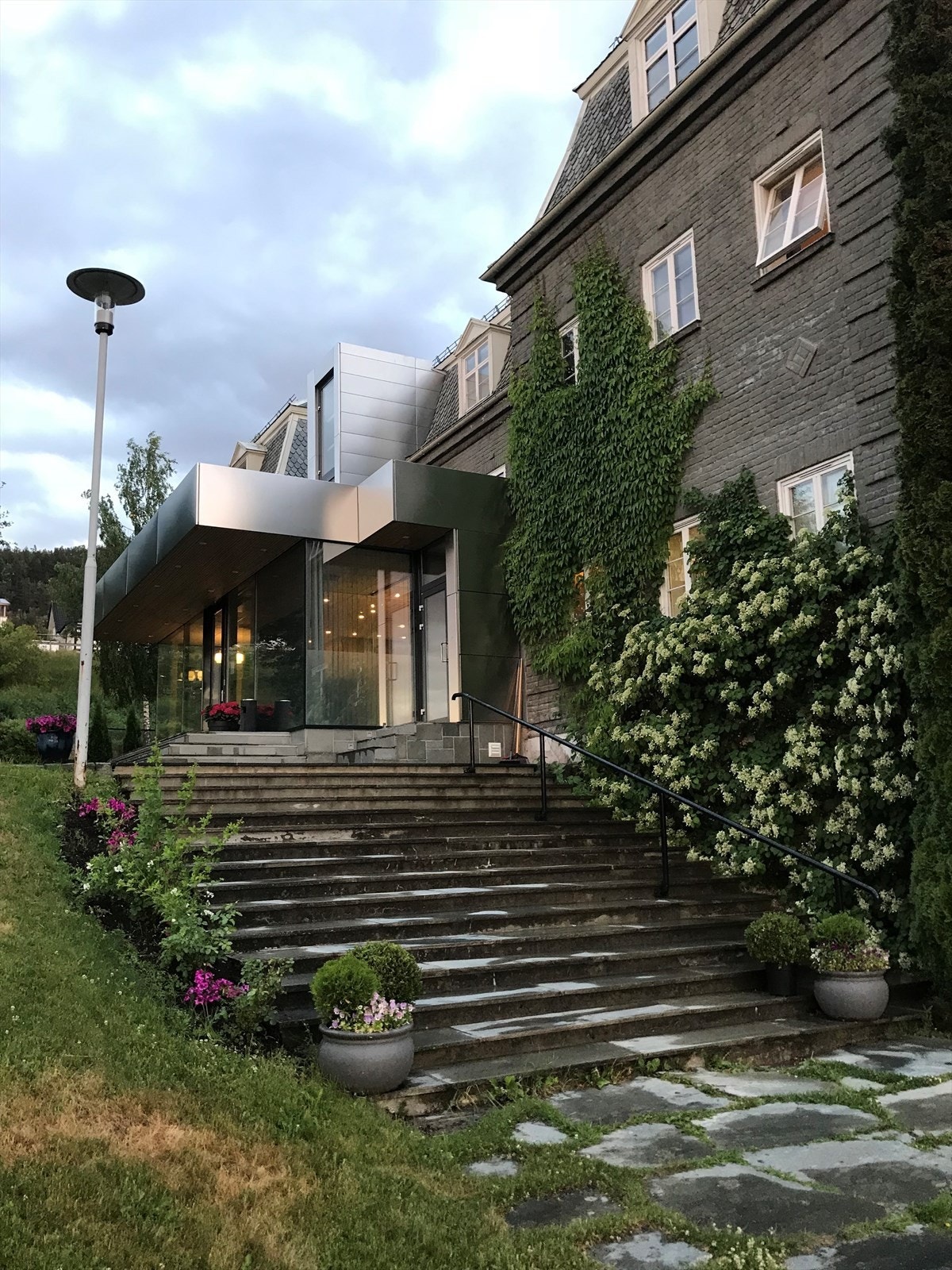 Inngang.jpg Galleribilde