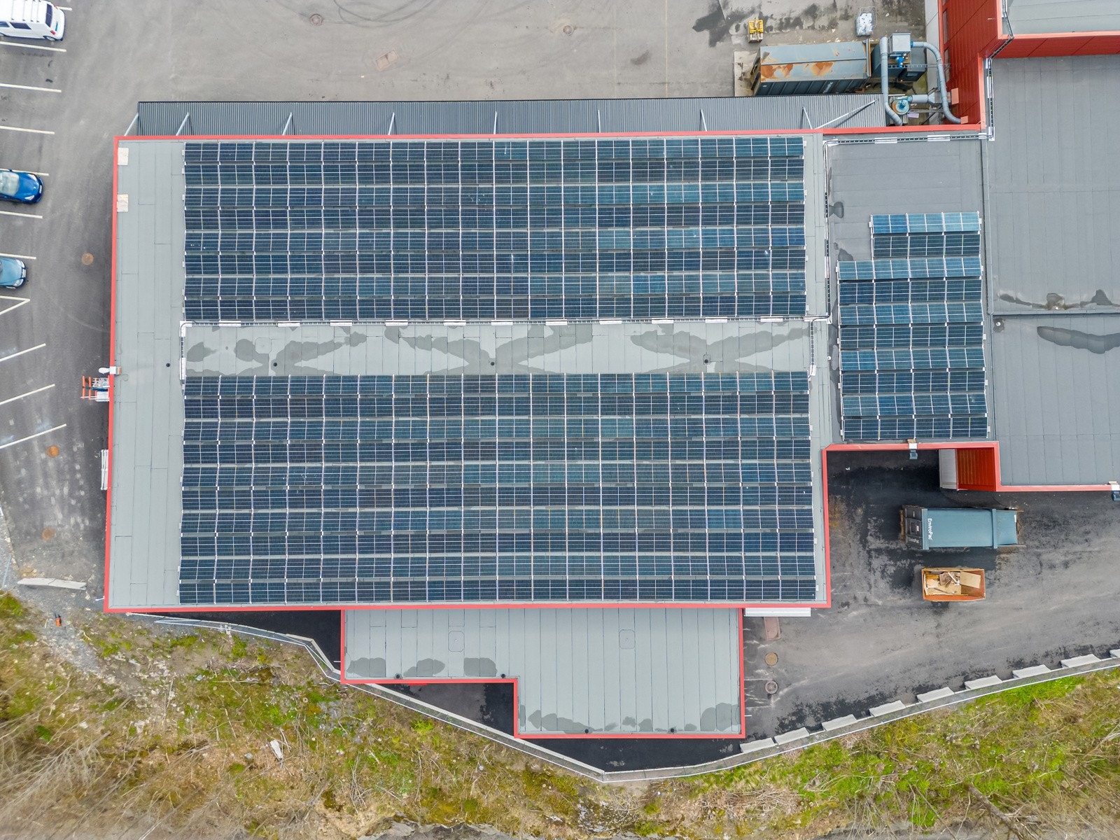Det er nylig innstallert solcellepanel på takene. Galleribilde