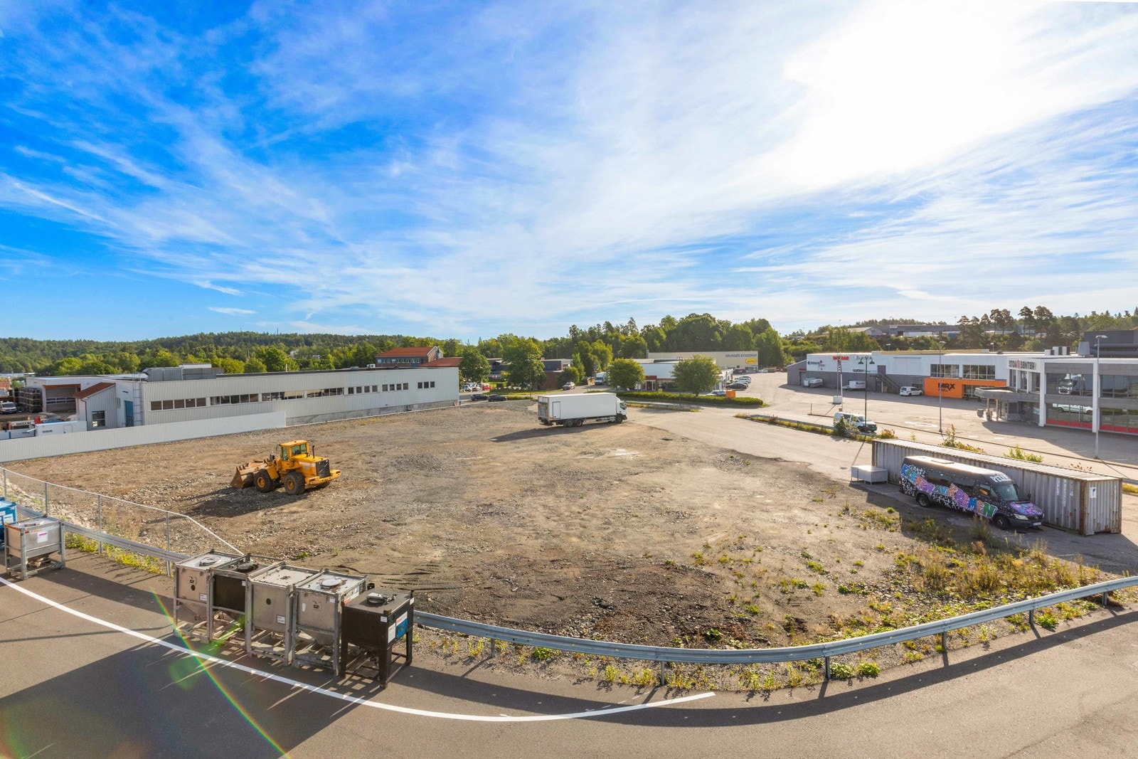 Naboeiendom på ca. 5 mål skal også selges. Står på eget bruksnr. Galleribilde