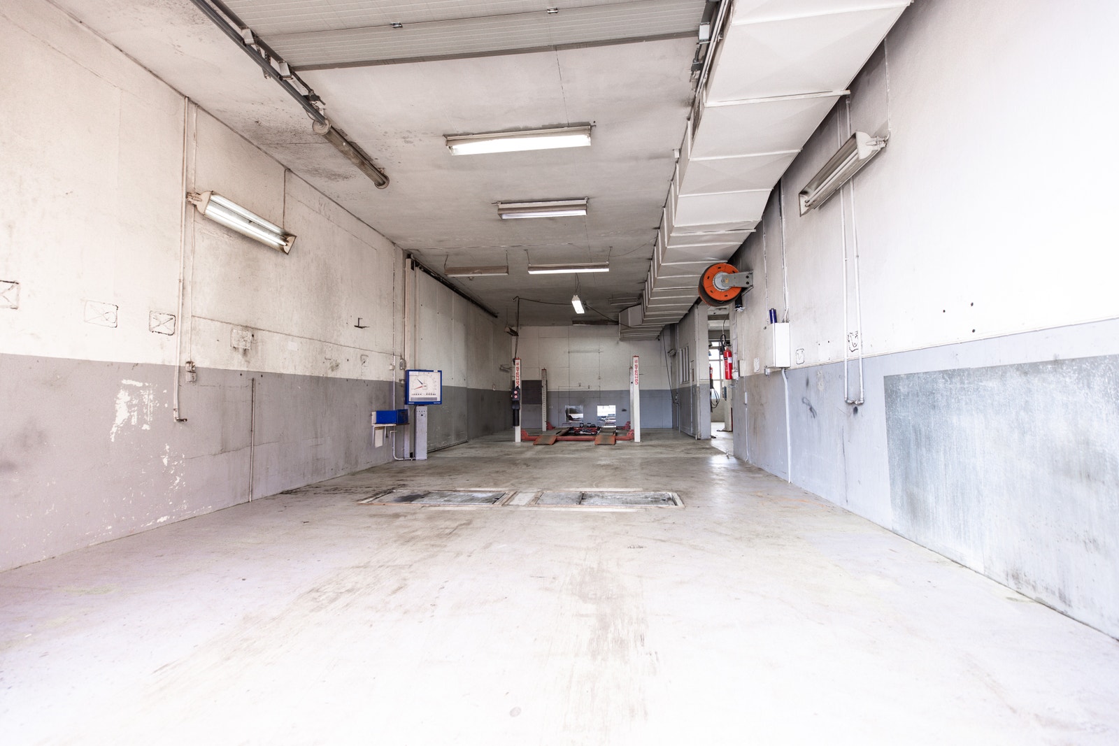 Verkstedhall/lager tidligere benyttet til PKK-kontroll Galleribilde