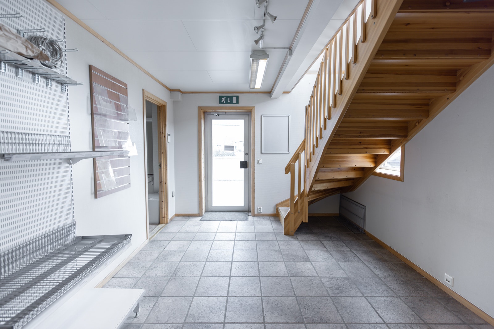 Inngang til butikken fra vest Galleribilde