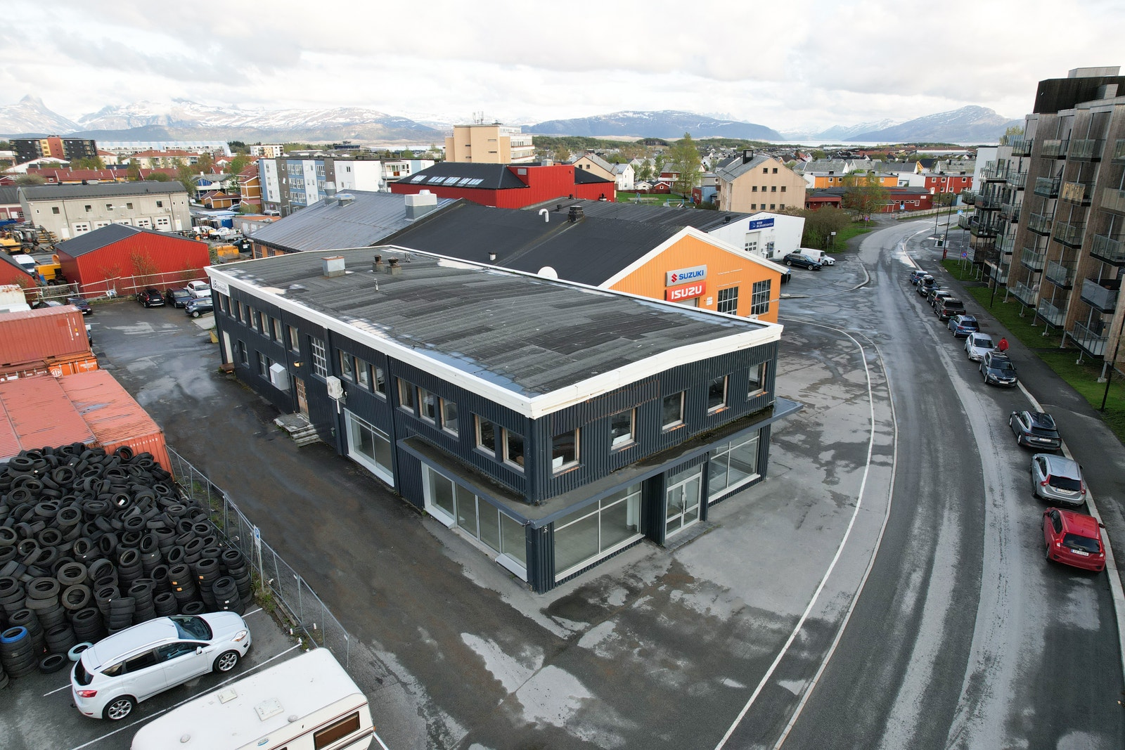 Fasade fra nordøst med salgslokaler Galleribilde