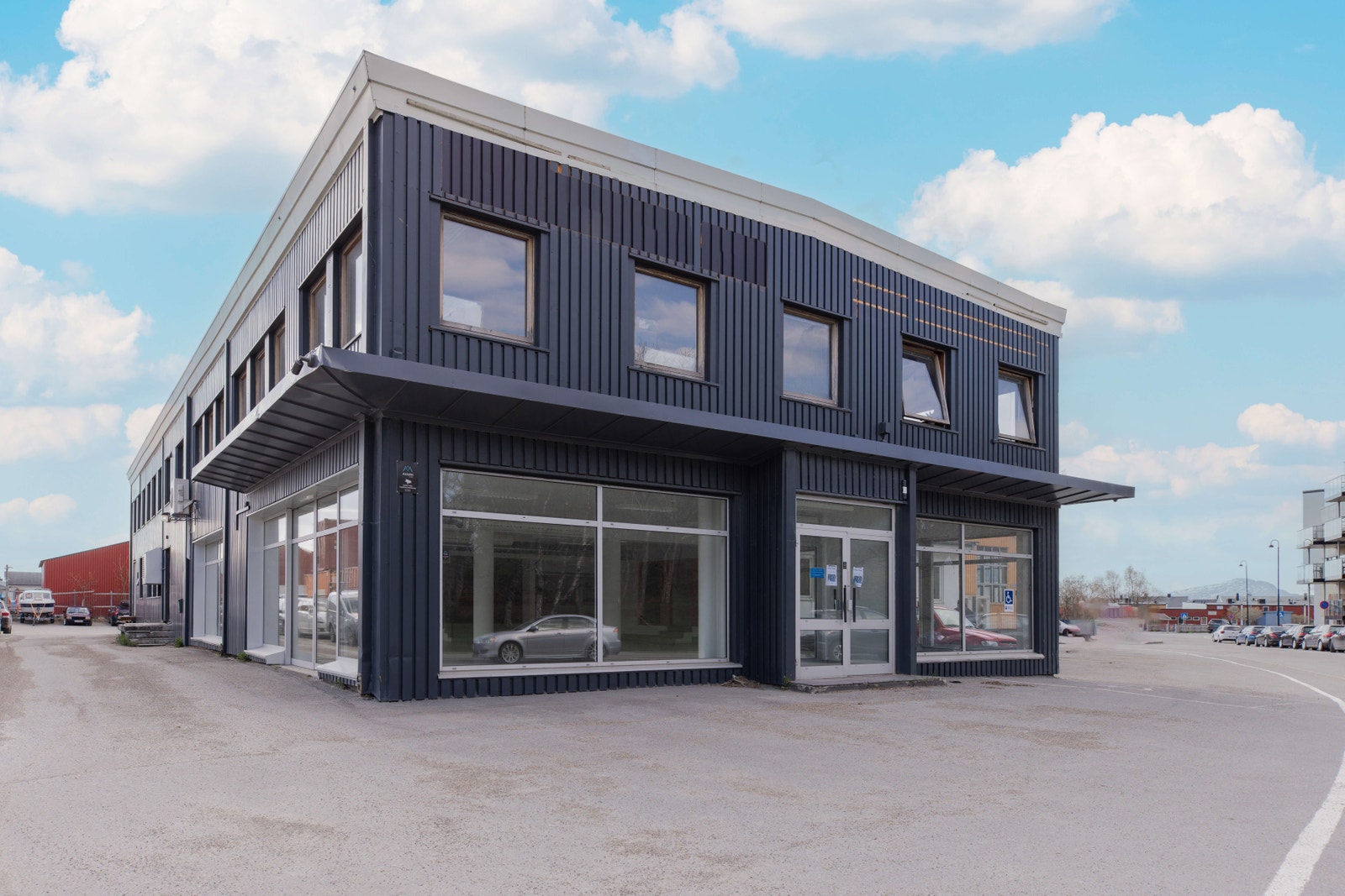 Fasade med salgslokaler Galleribilde