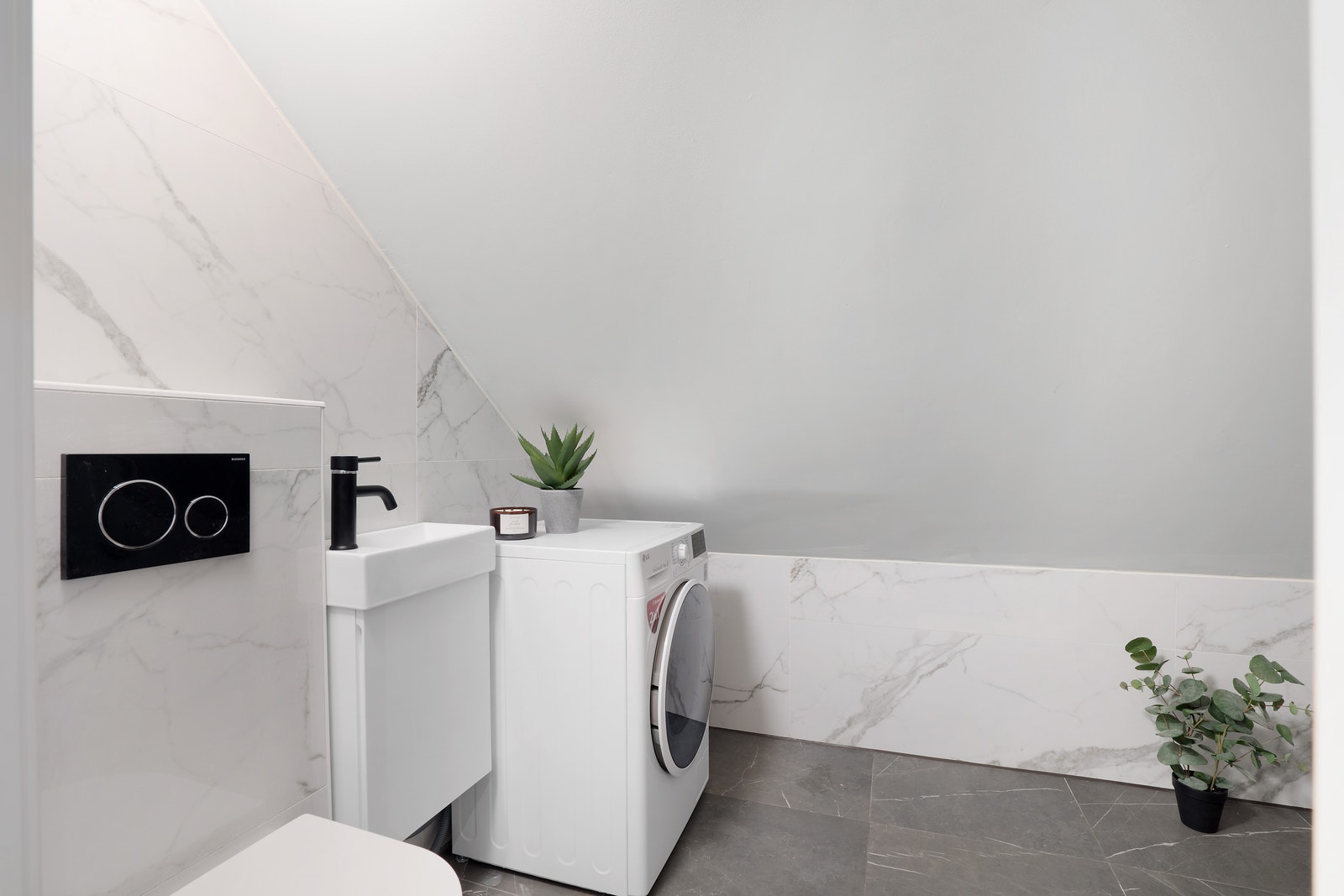 Bad 2. etasje m/ combi tørk og vaskemaskin. Galleribilde