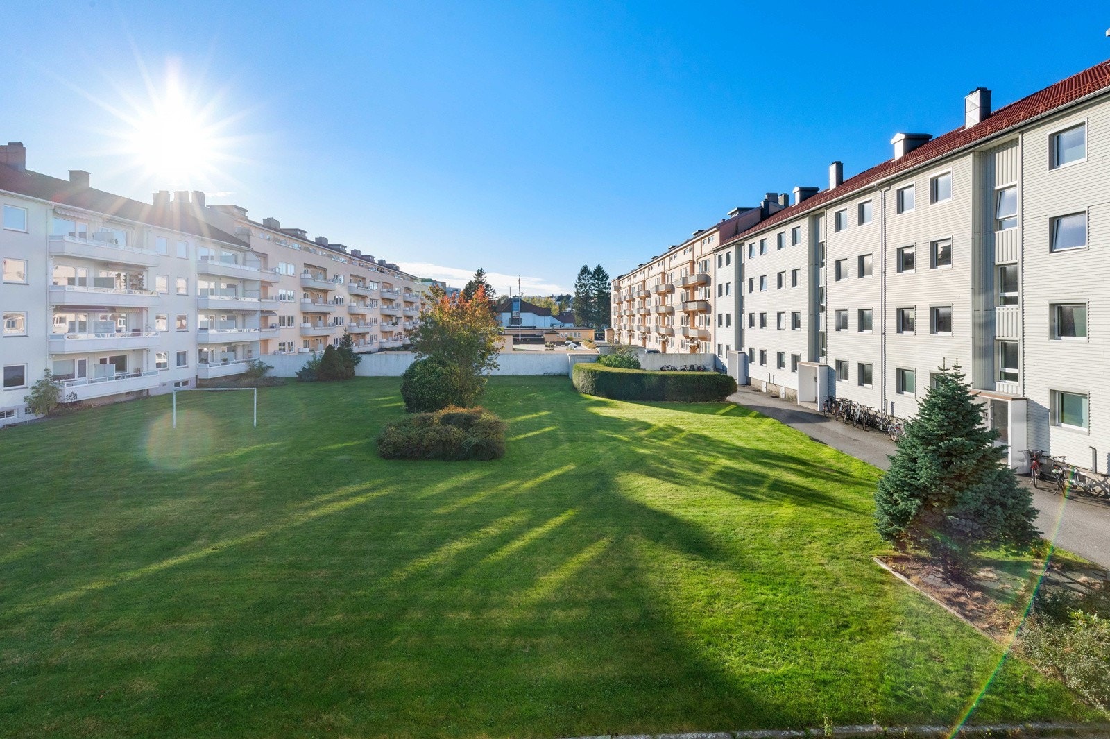 Bakgården Galleribilde