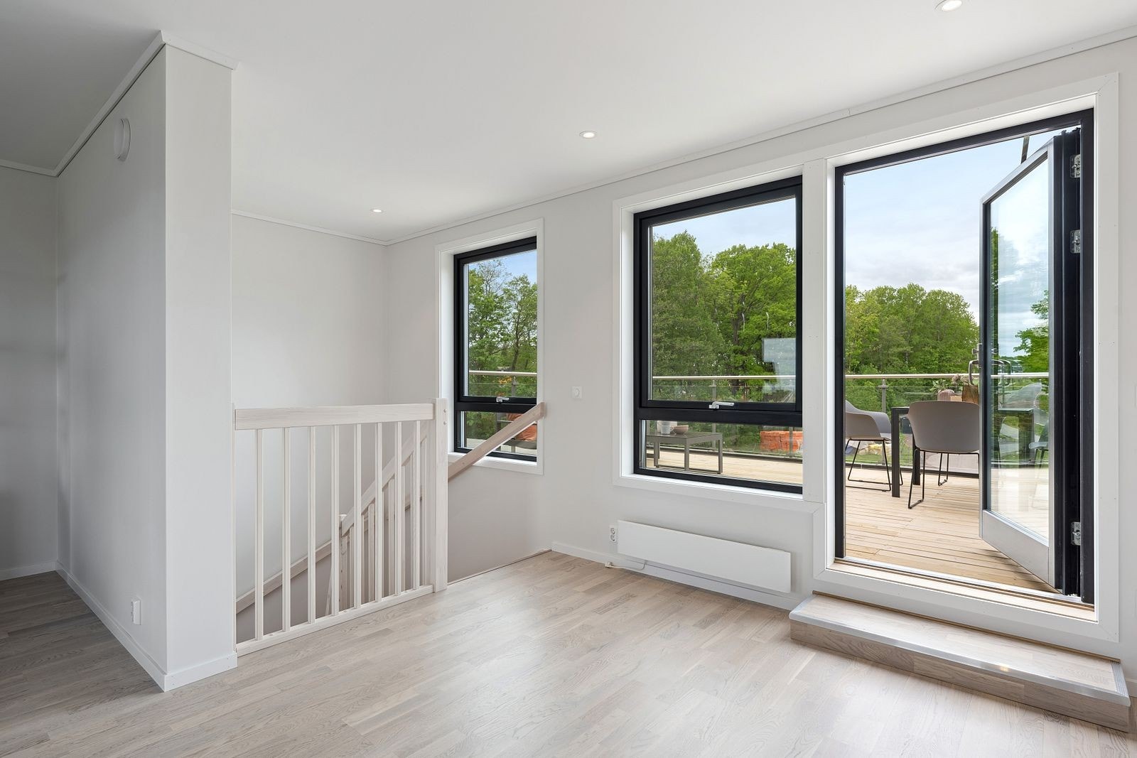 Utgang til luftig terrasse i 3. etg Galleribilde