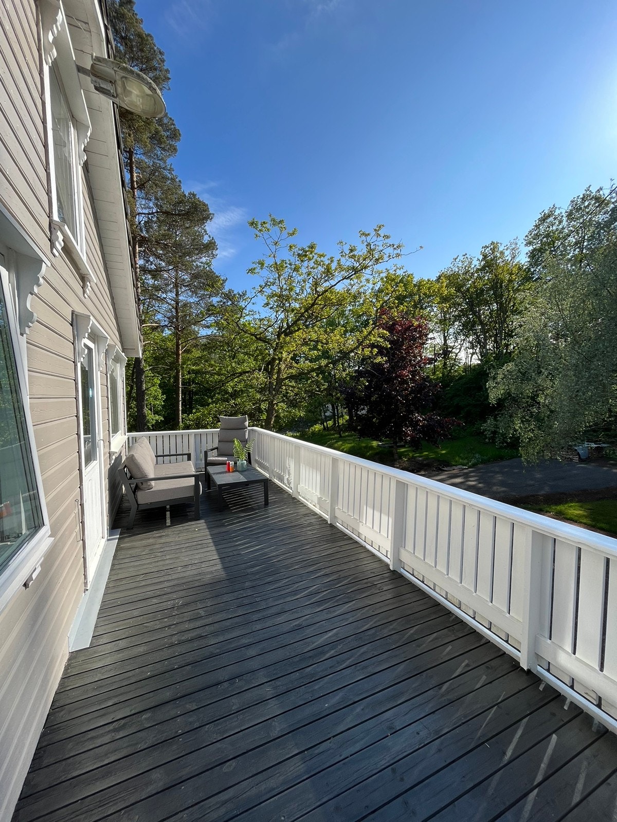 Vestvendt terrasse | Ettermiddagssol Galleribilde