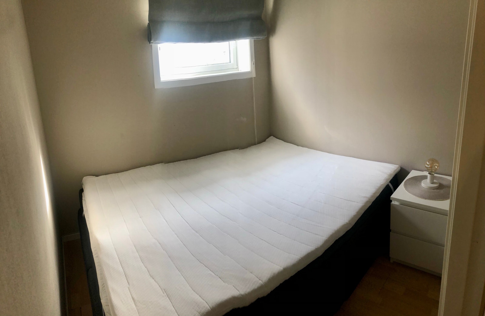 Soverom med 1.50 seng Galleribilde