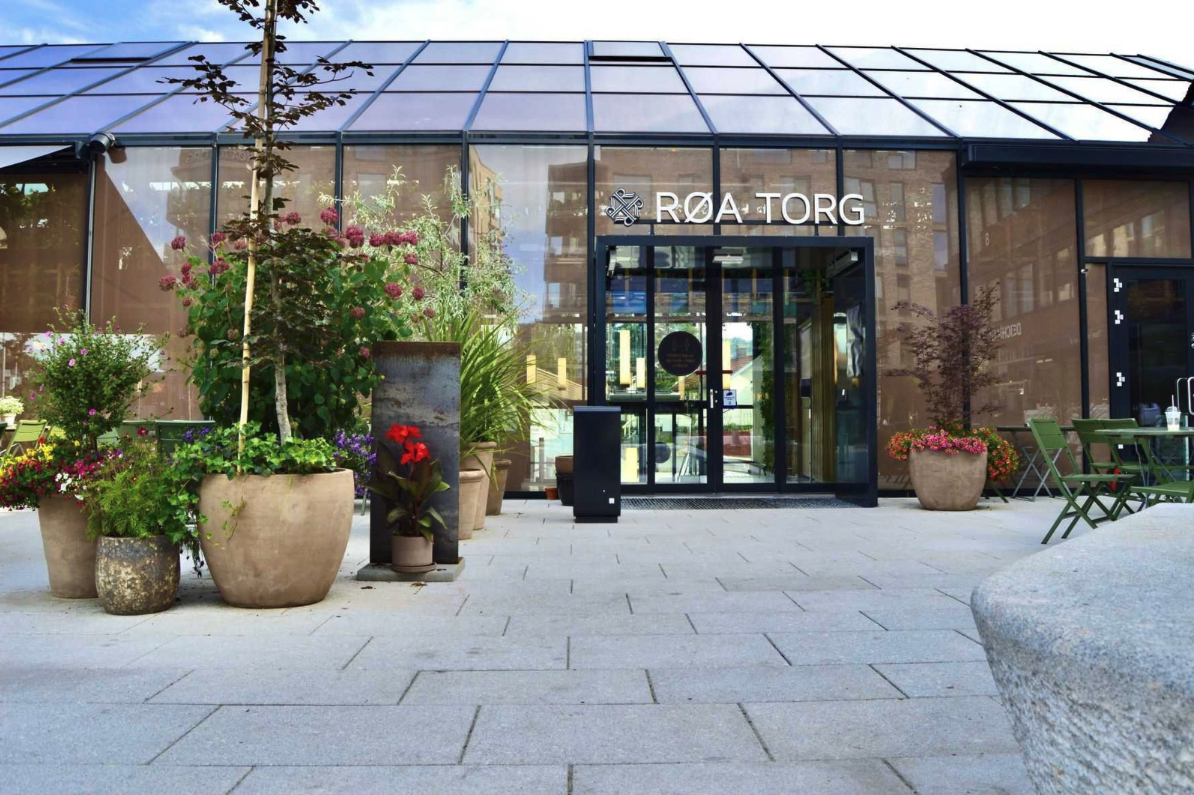 Røa Torg har butikker, restauranter og kafeer Galleribilde