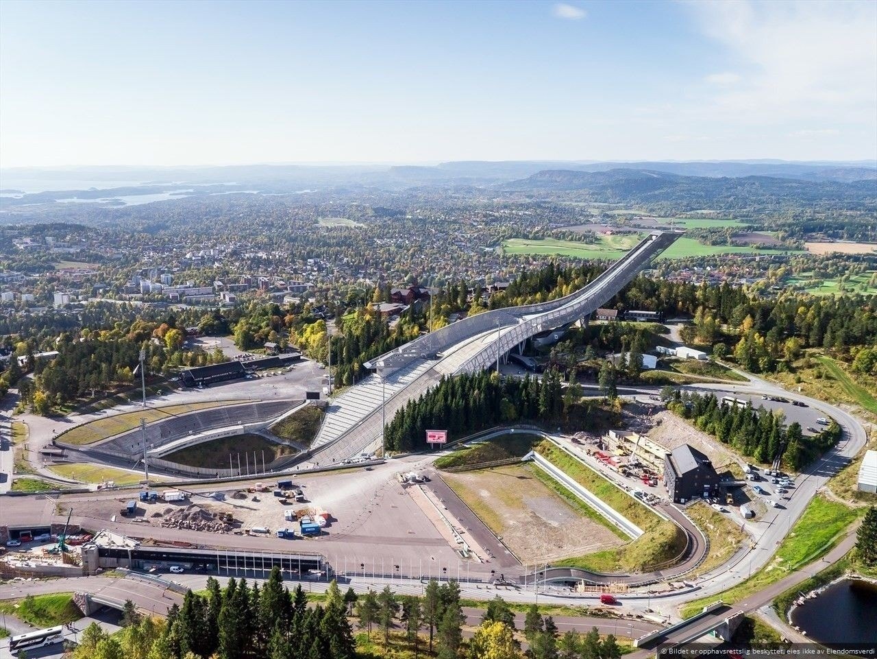 Holmenkollhoppet og turterreng i nærheten Galleribilde