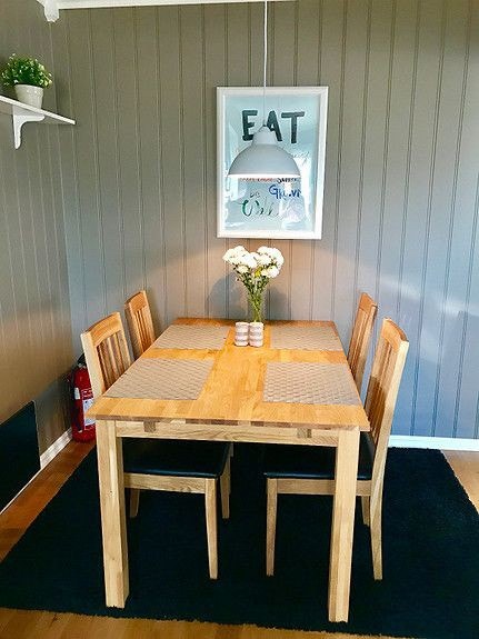 Spisebord på kjøkkenet Galleribilde