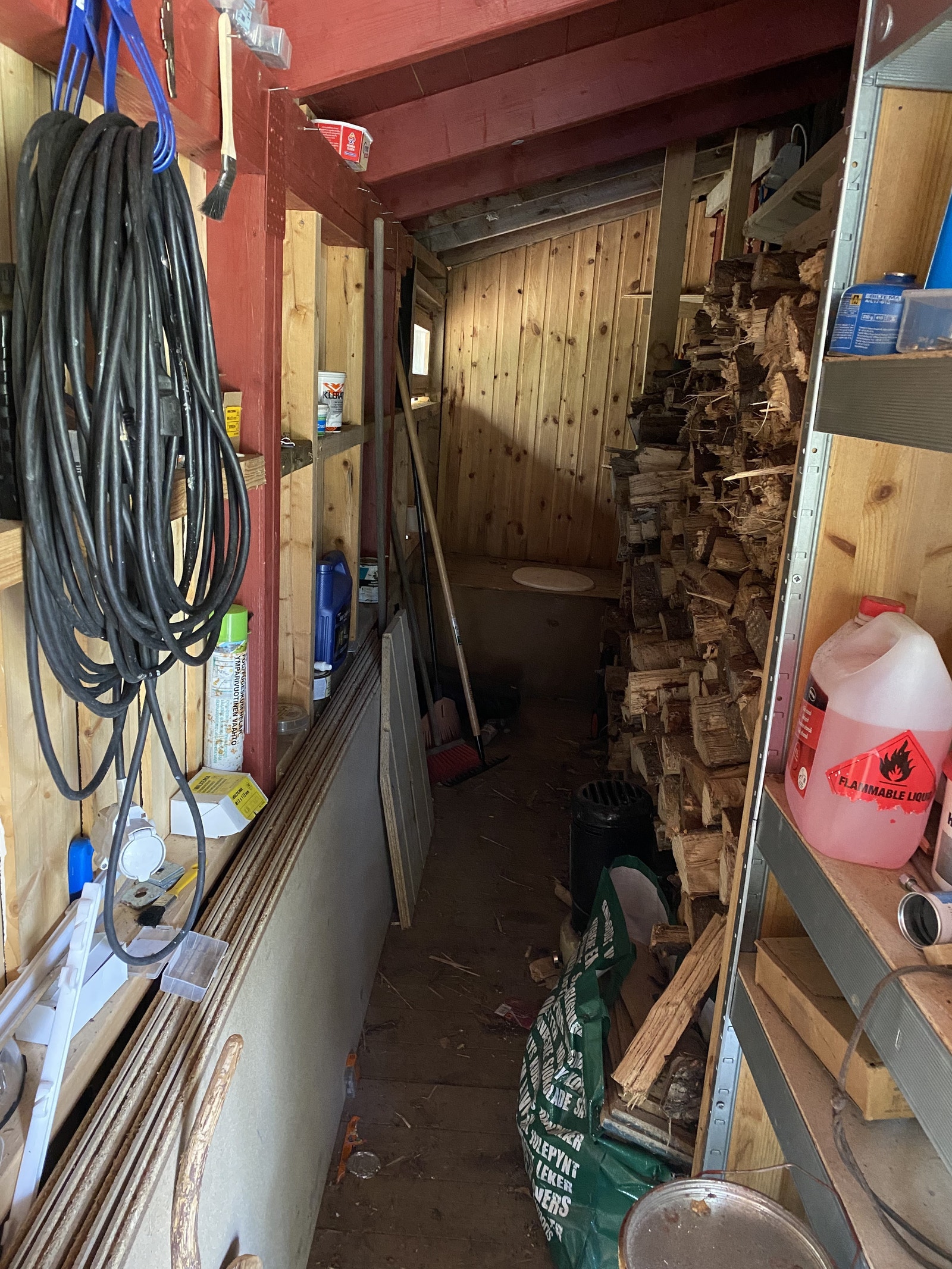 Utebod med utedo Galleribilde