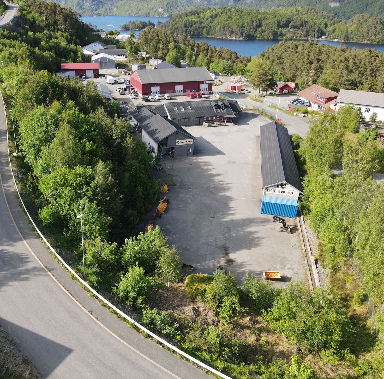 Stort uteareal med utviklingspotensiale Galleribilde
