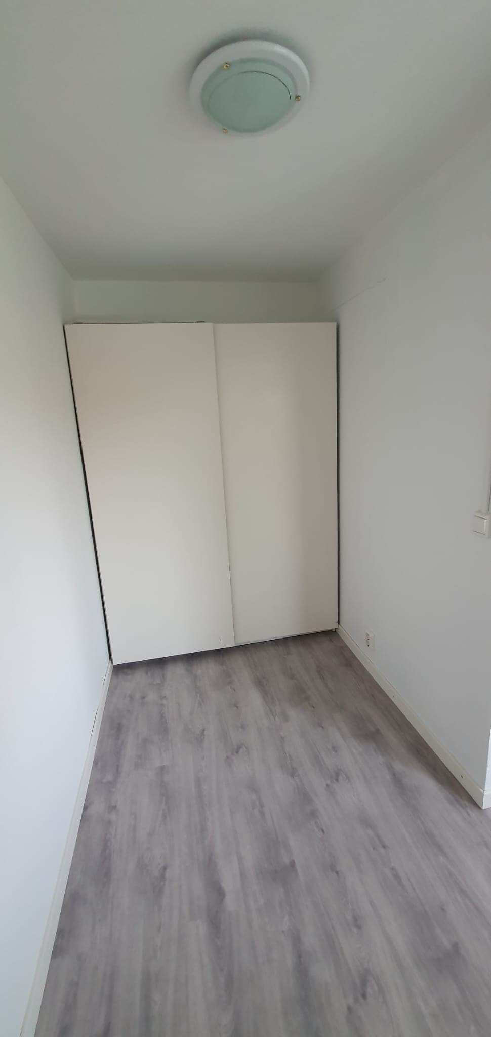 Sovealkove med skyvedørs garderobe Galleribilde