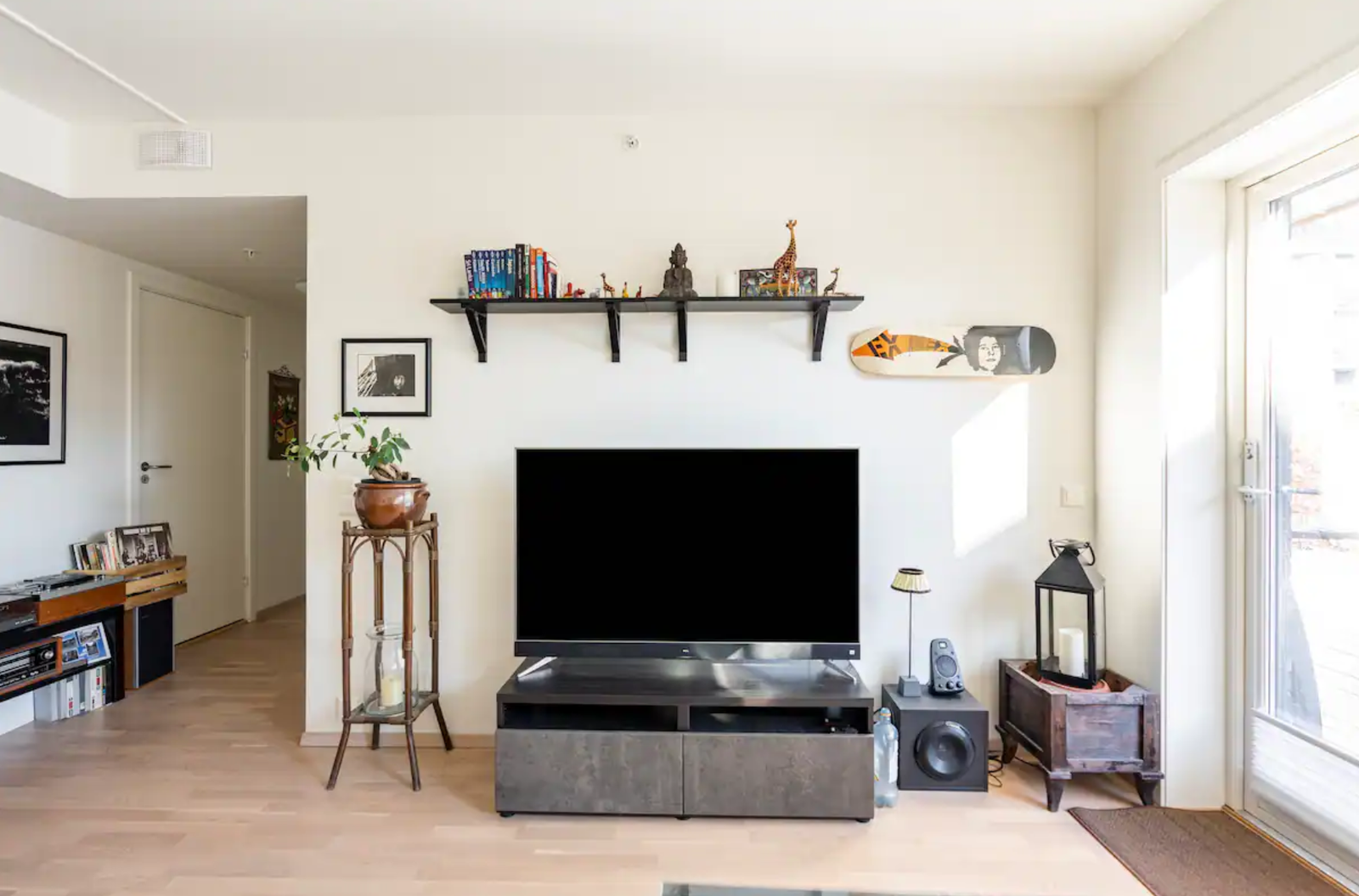 Stue med stor 55` TV Galleribilde