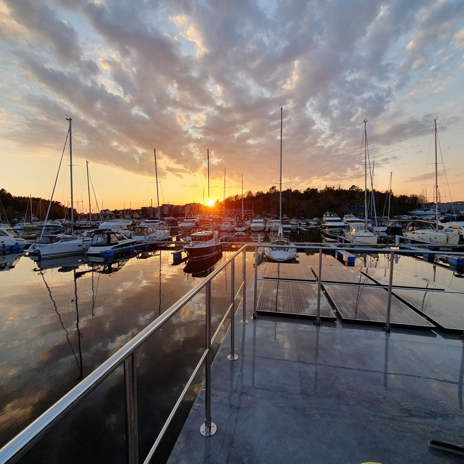 Sol hele dagen, her solnedgang Galleribilde