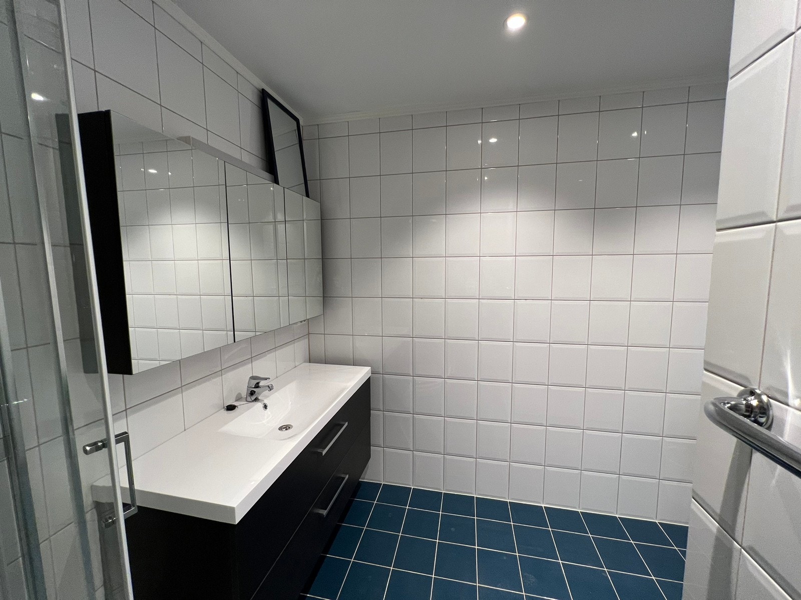 bad med ny møblering Galleribilde