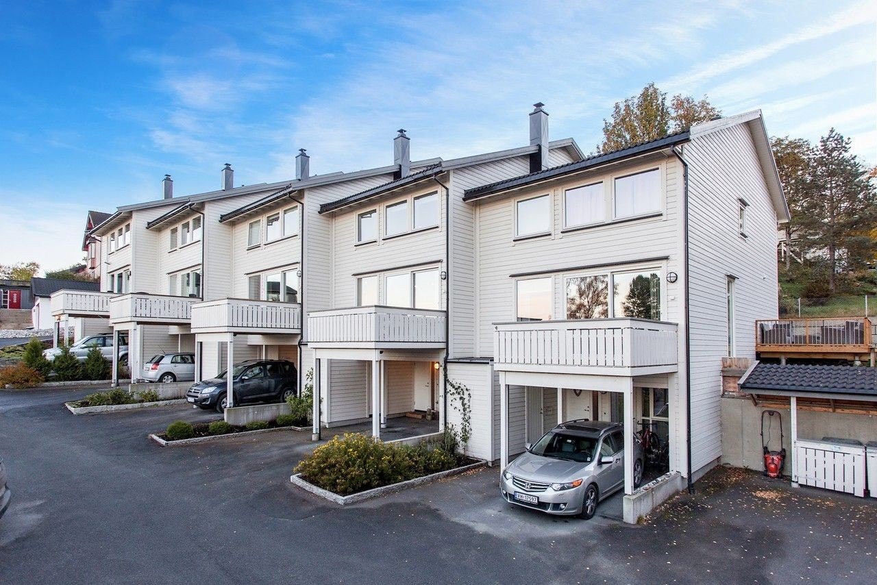 Hybelleiligheten ligger i første etasje i rekkehus nummer to. Galleribilde