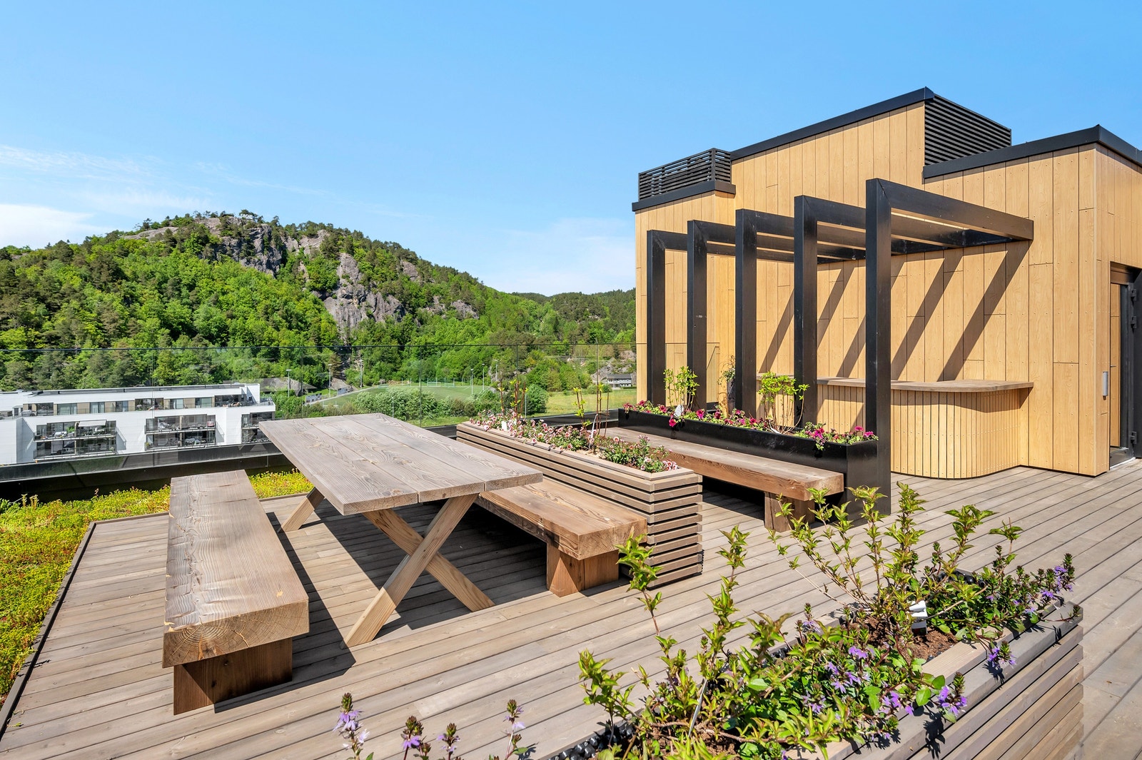 Piknik eller middag - kos deg på taket Galleribilde