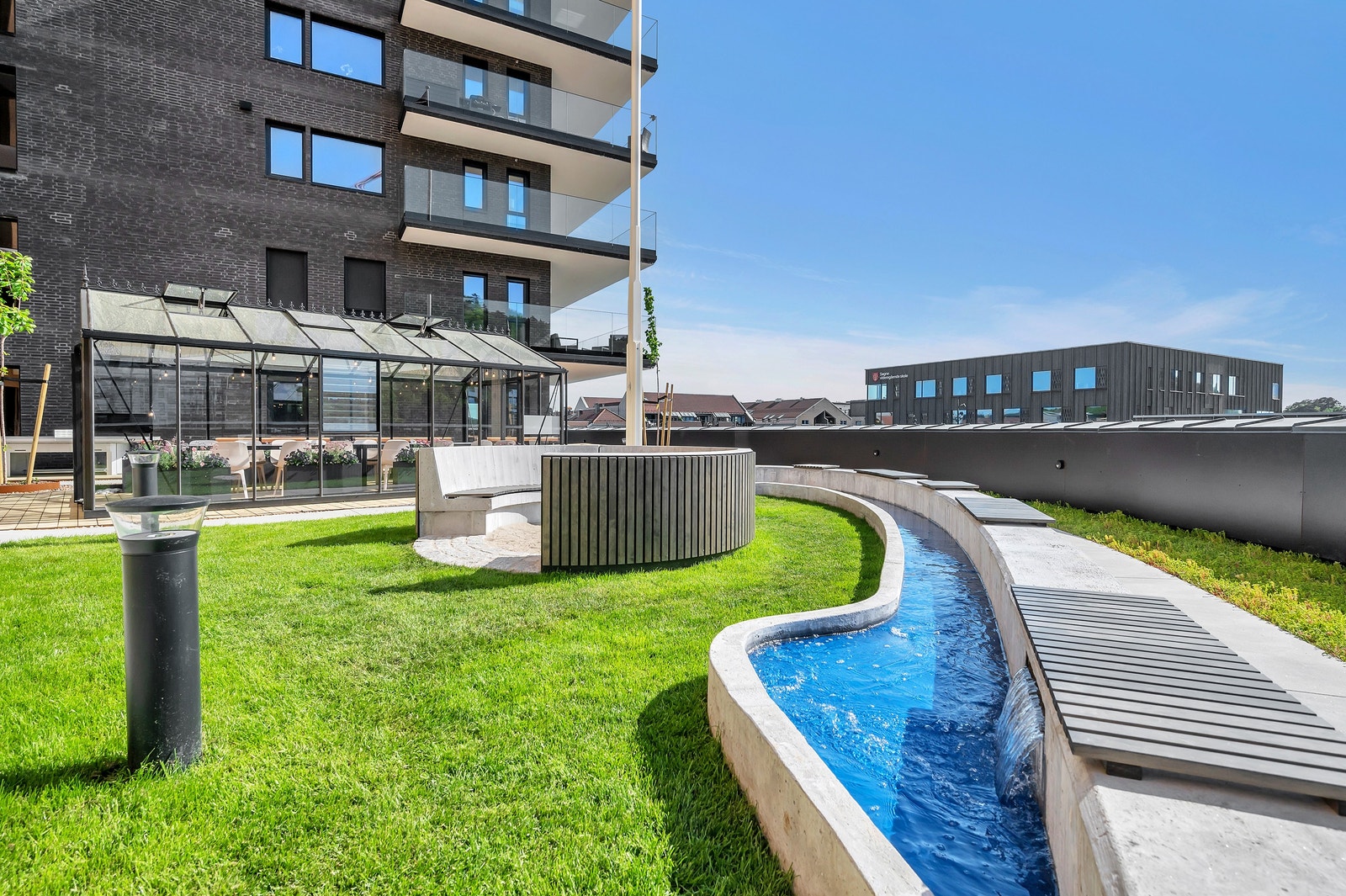 Fint å både se og høre på vann som sildrer Galleribilde