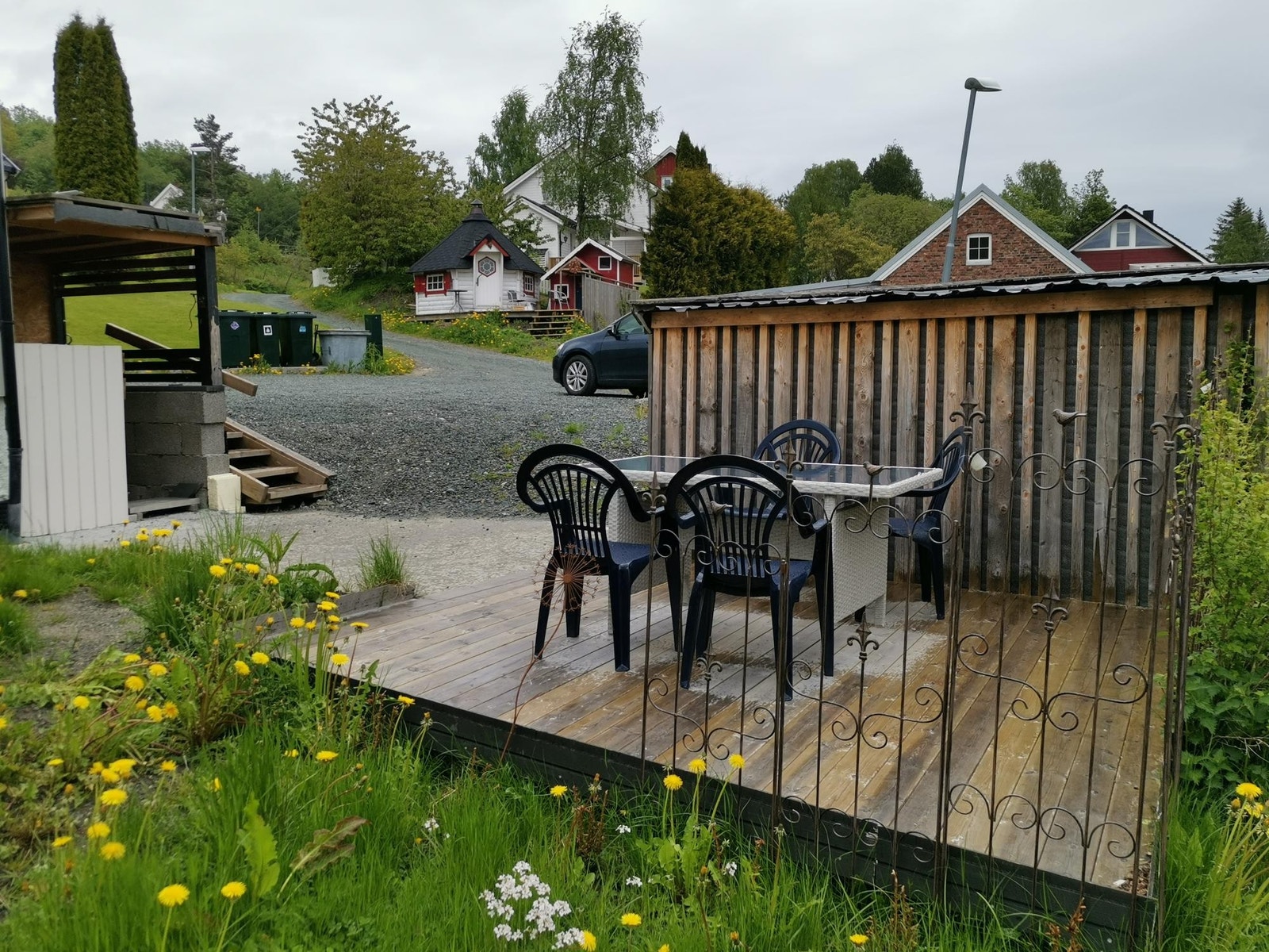 Eget solrik terrasse, godt skjermet. Galleribilde