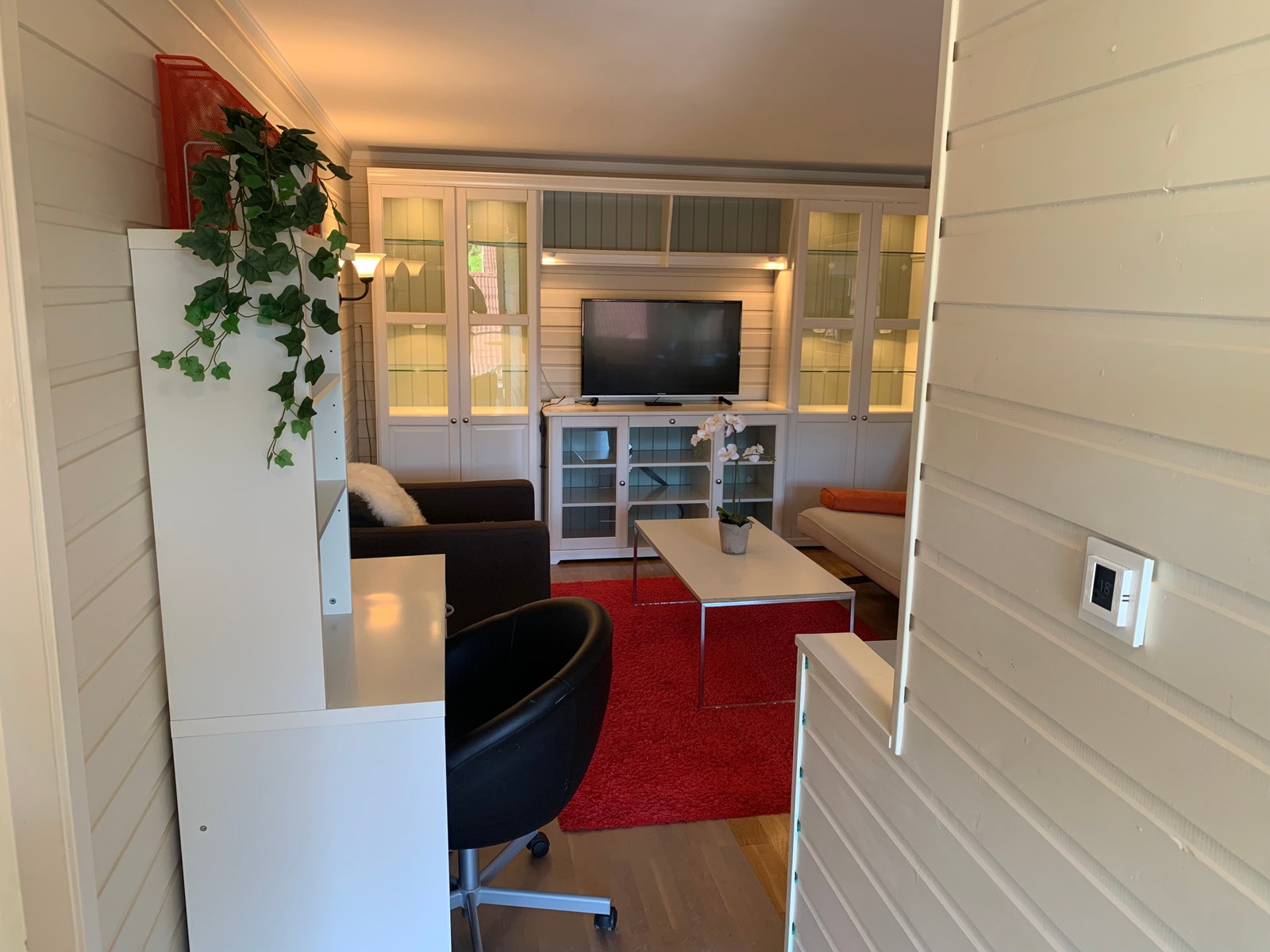 BILDET FRA GANG inn til stuedelen. Varmekabler i alle gulv. Galleribilde