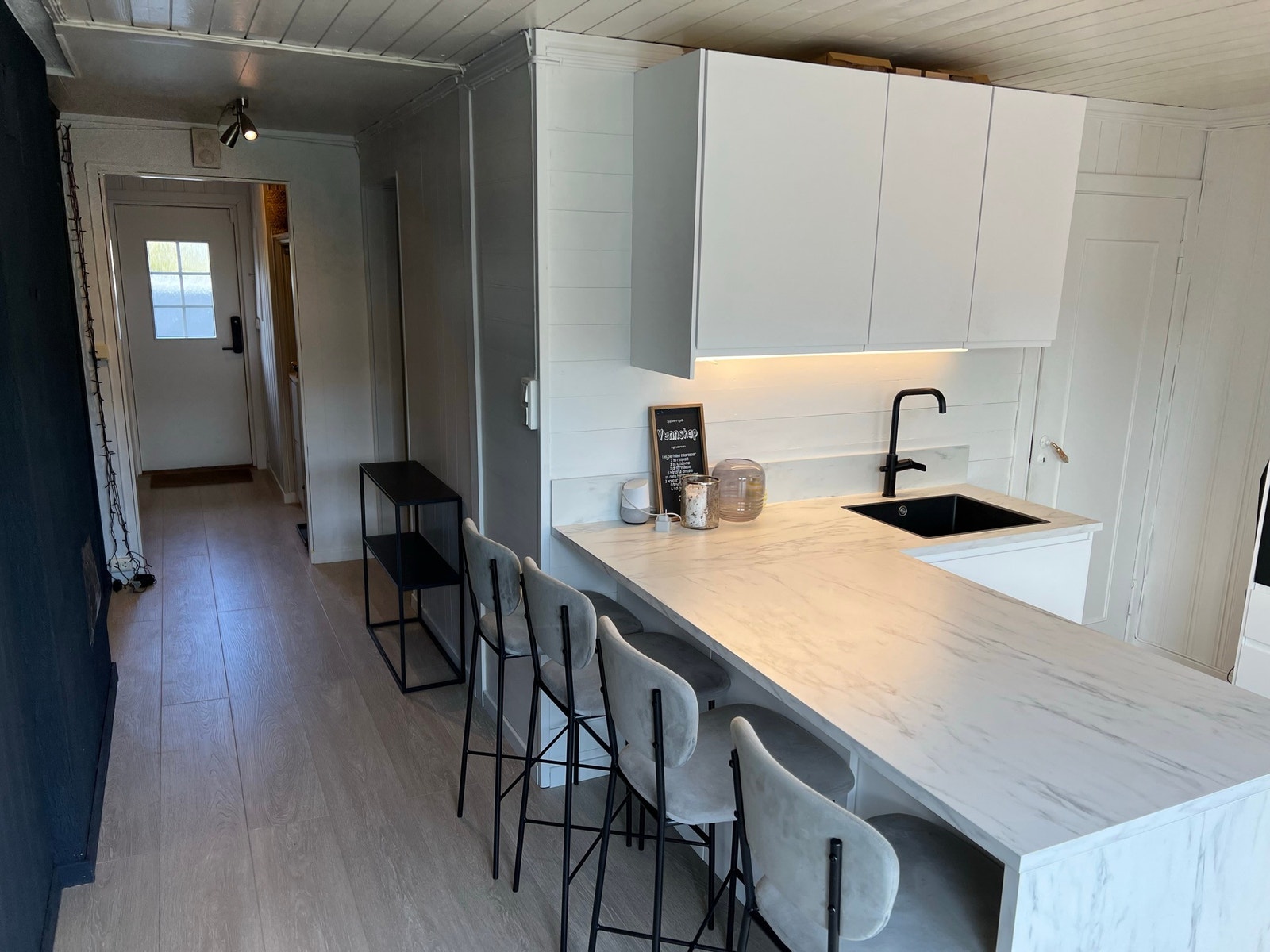 Kjøkken og gang 1.etg Galleribilde