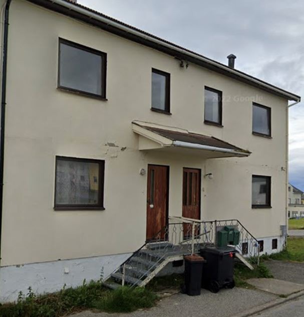 Separat inngang til leilighet 1. og 2. etasje Galleribilde