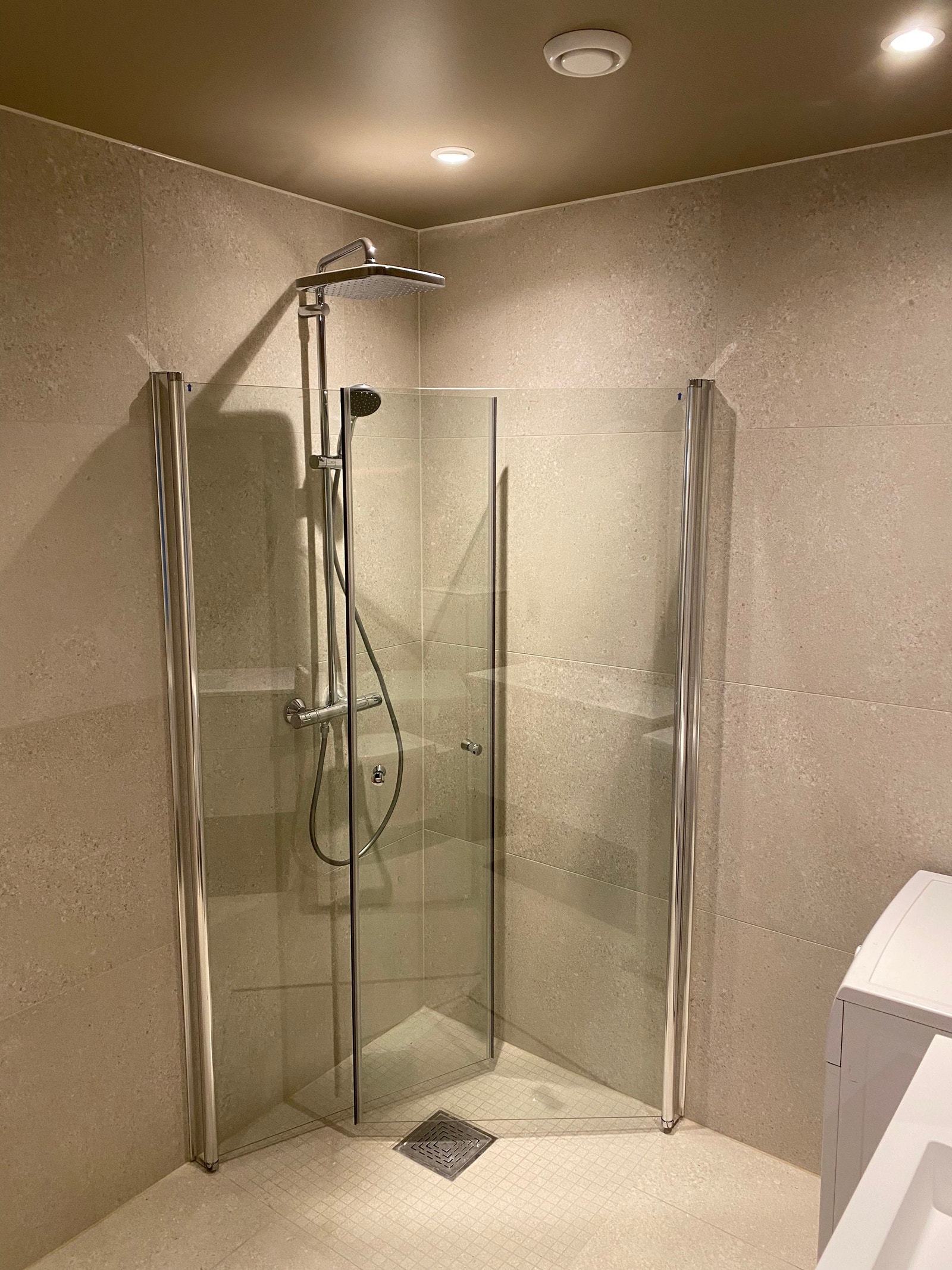 Dusjhjørne 90x90 med dusj rainshower Galleribilde