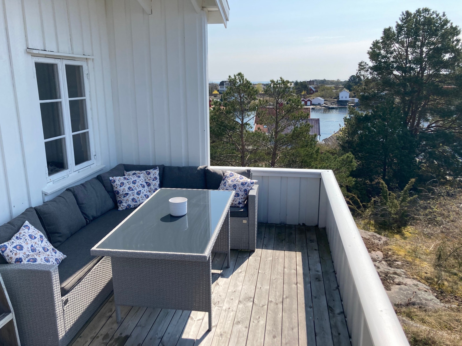 Hovedhuset - sørvestvendt terrasse Galleribilde