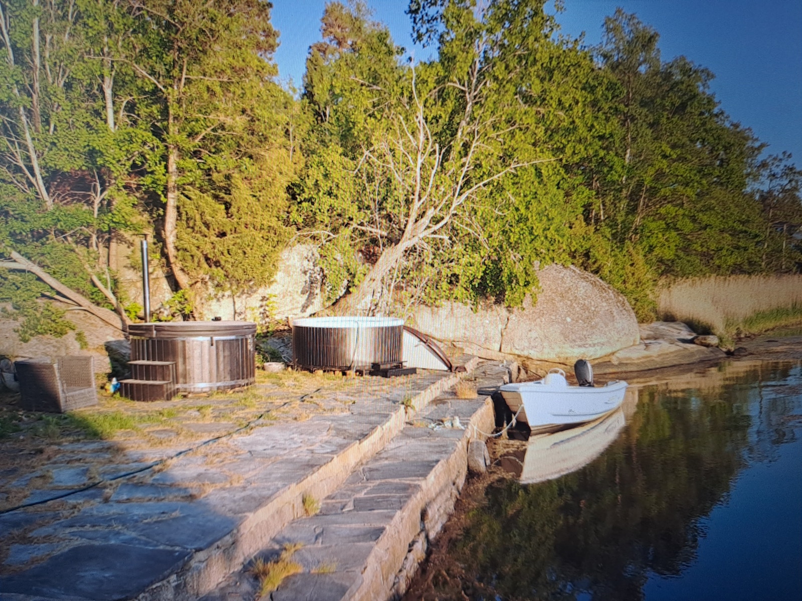 El Jacuzzi og ved fyrt jacuzzi ved bryggen med vestvendt flott sol utsikt mot bukten Mulig å leie. Galleribilde