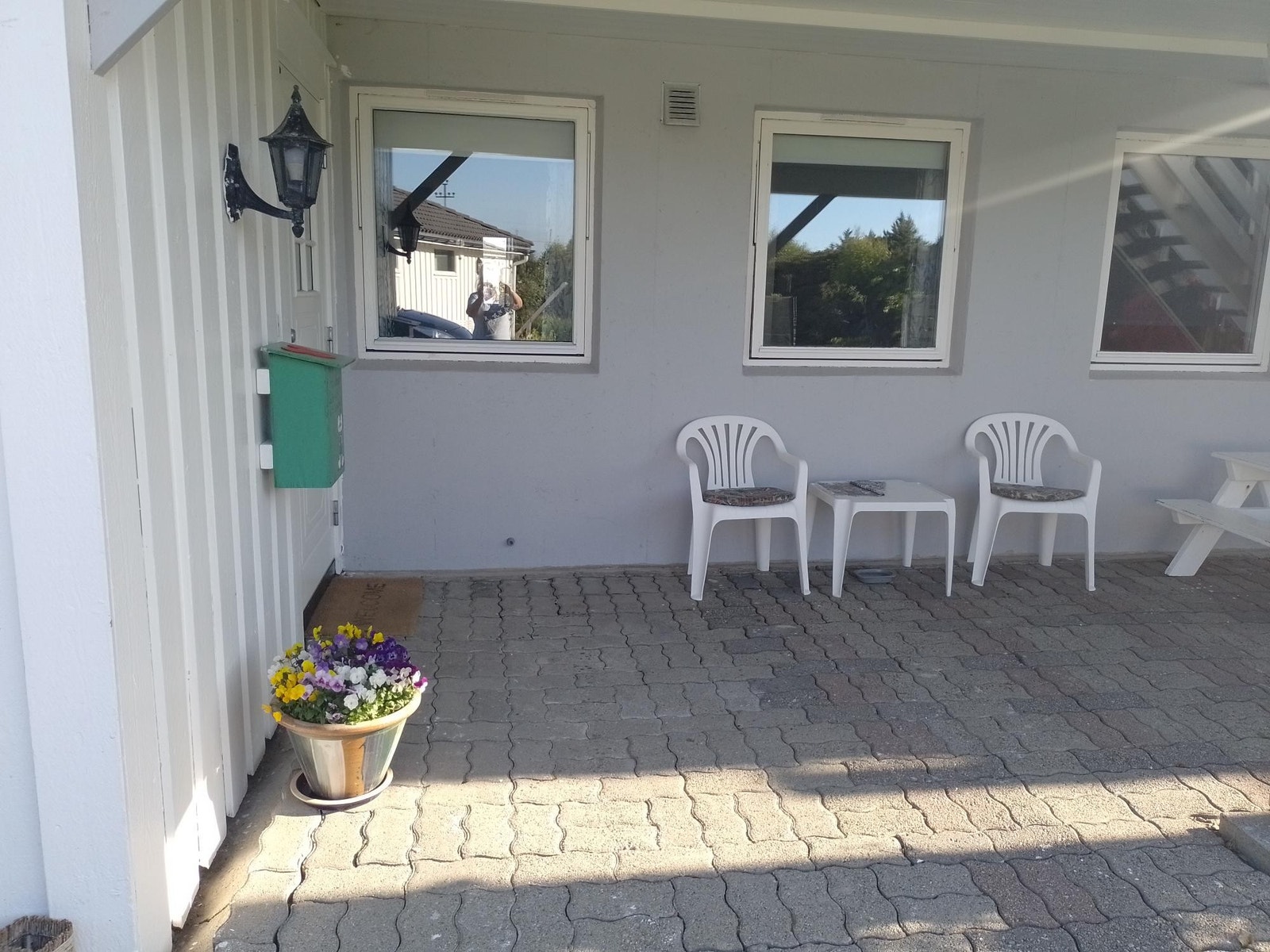 Inngangspartiet med uteplass Galleribilde