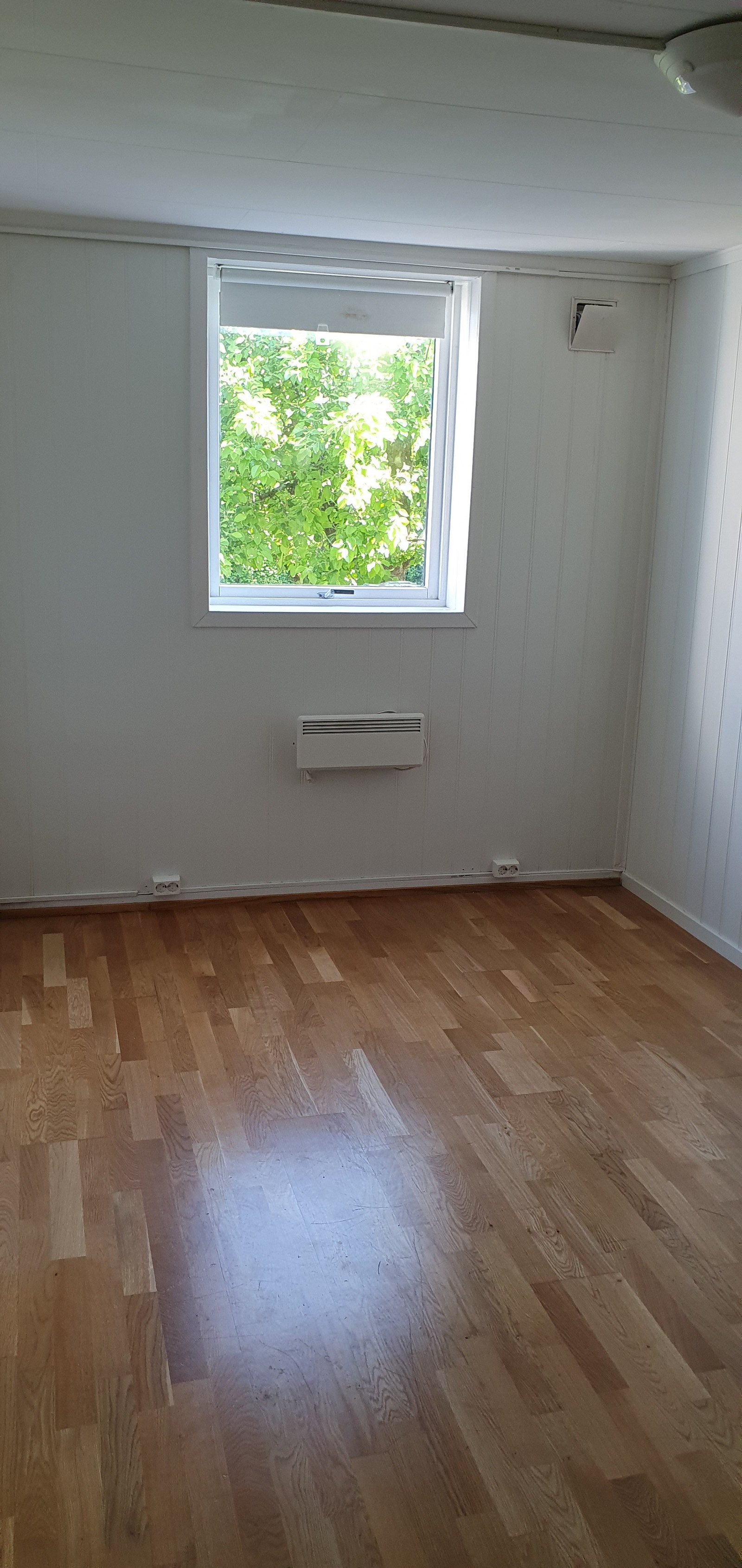 Stort soverom m/plass til dobbeltseng. Direkte adgang til bad. Galleribilde