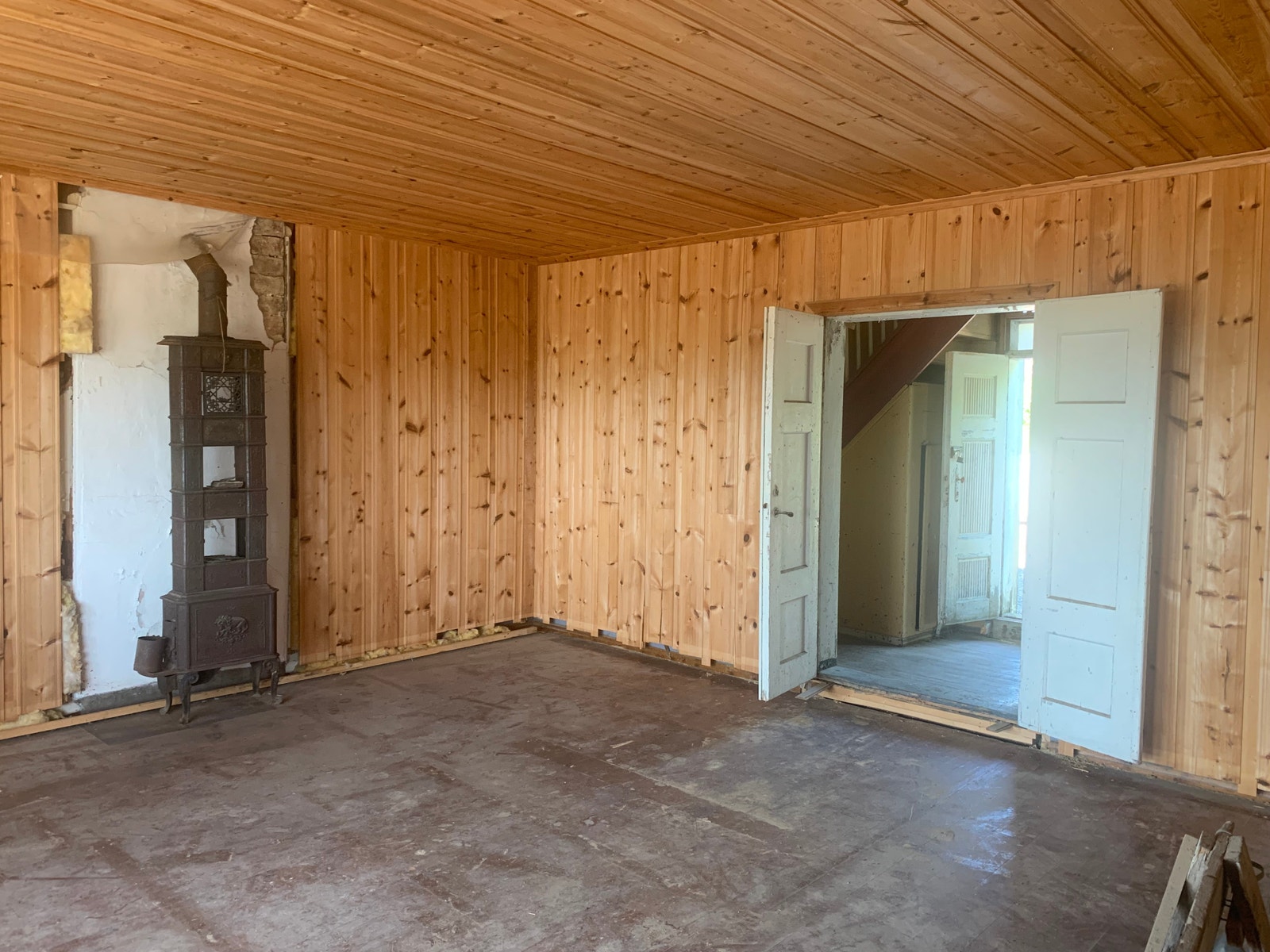 Noe påbegynt restaurering stue 1. etg Galleribilde